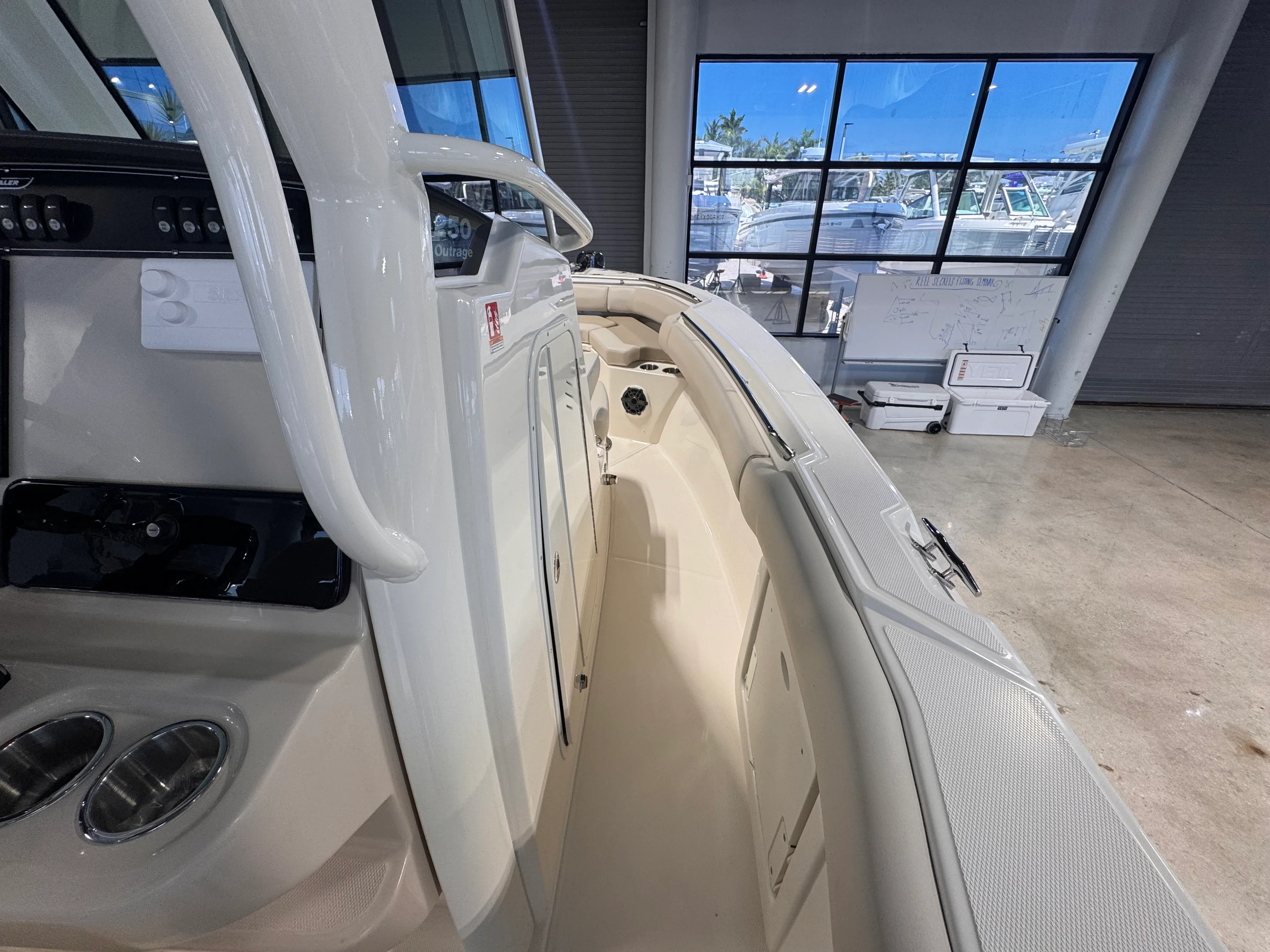 2026 Boston Whaler 250 Outrage Image Thumbnail #18