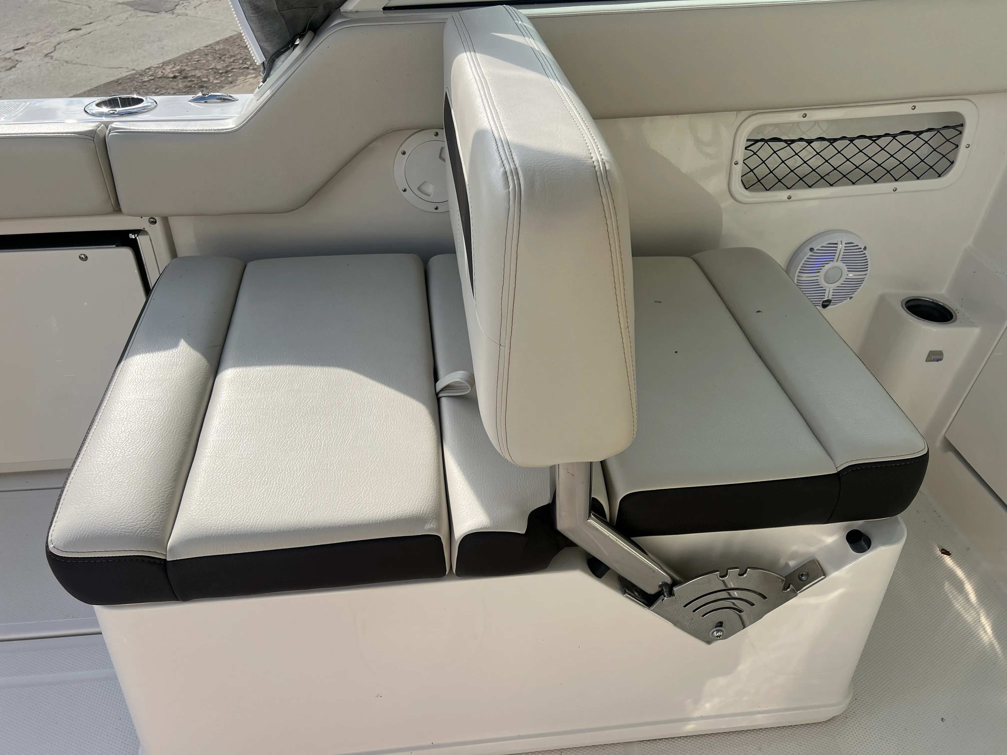 2023 Sailfish 245 DC Image Thumbnail #10