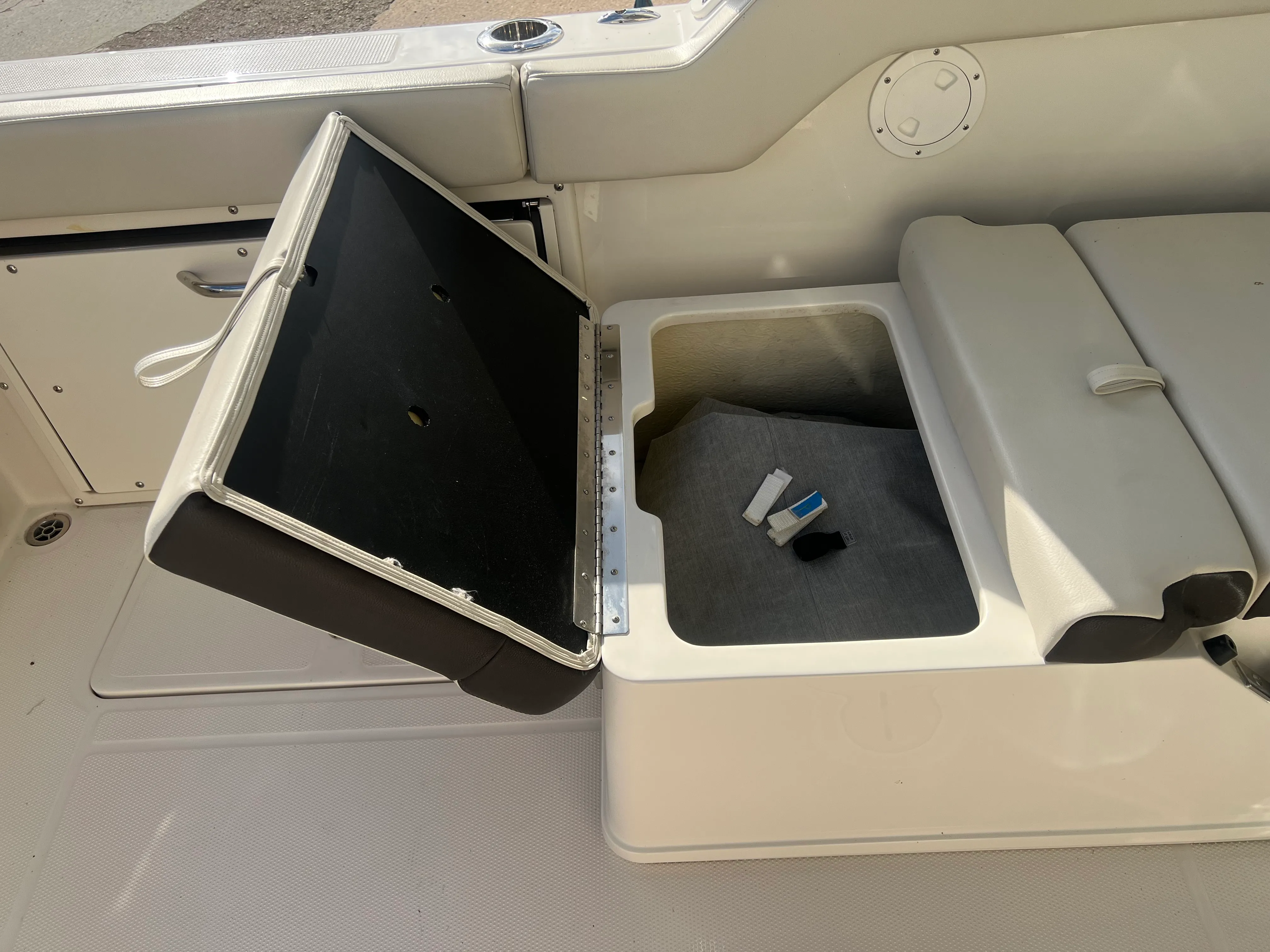 2023 Sailfish 245 DC Image Thumbnail #6