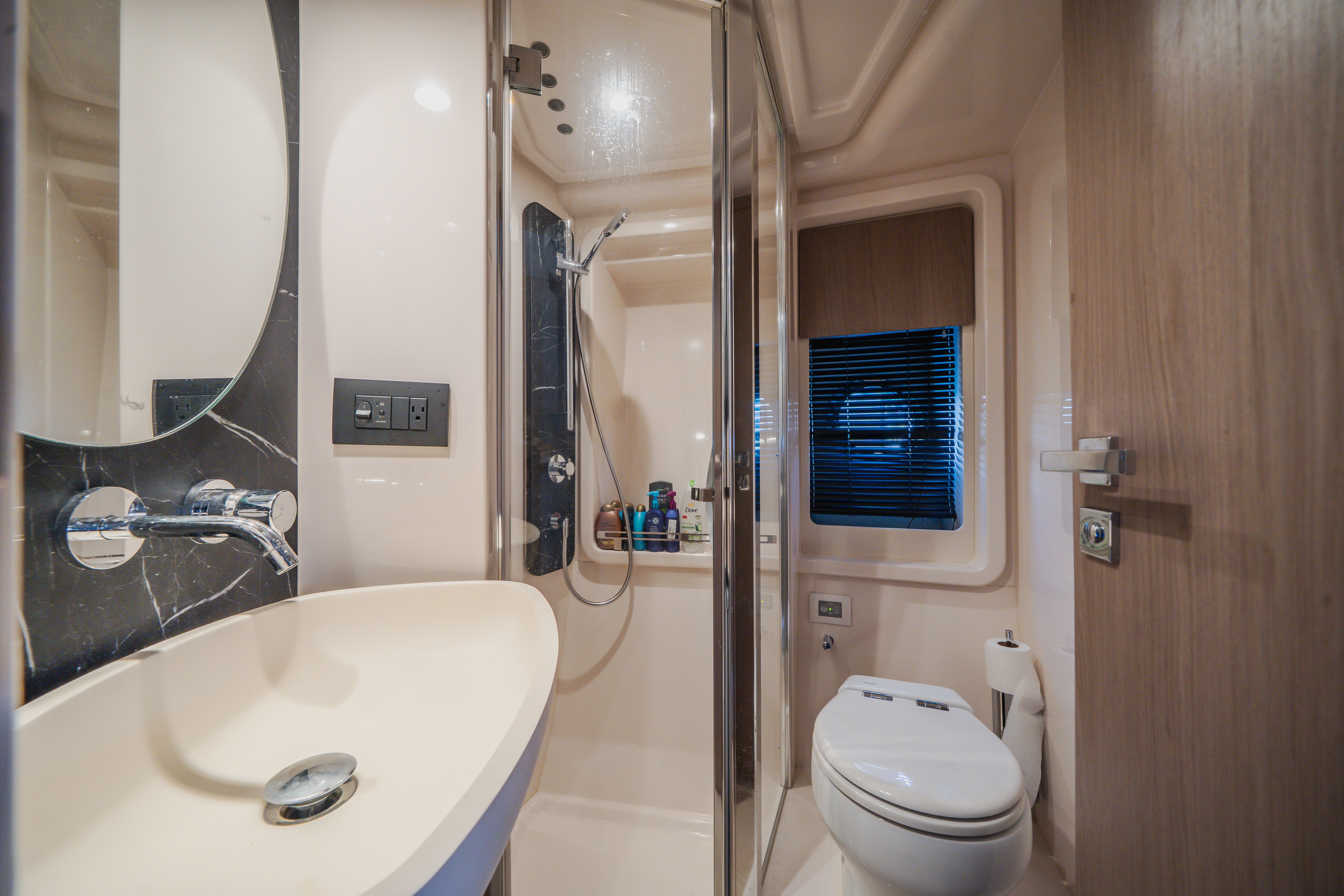 2022 Azimut 50 FLY Image Thumbnail #14