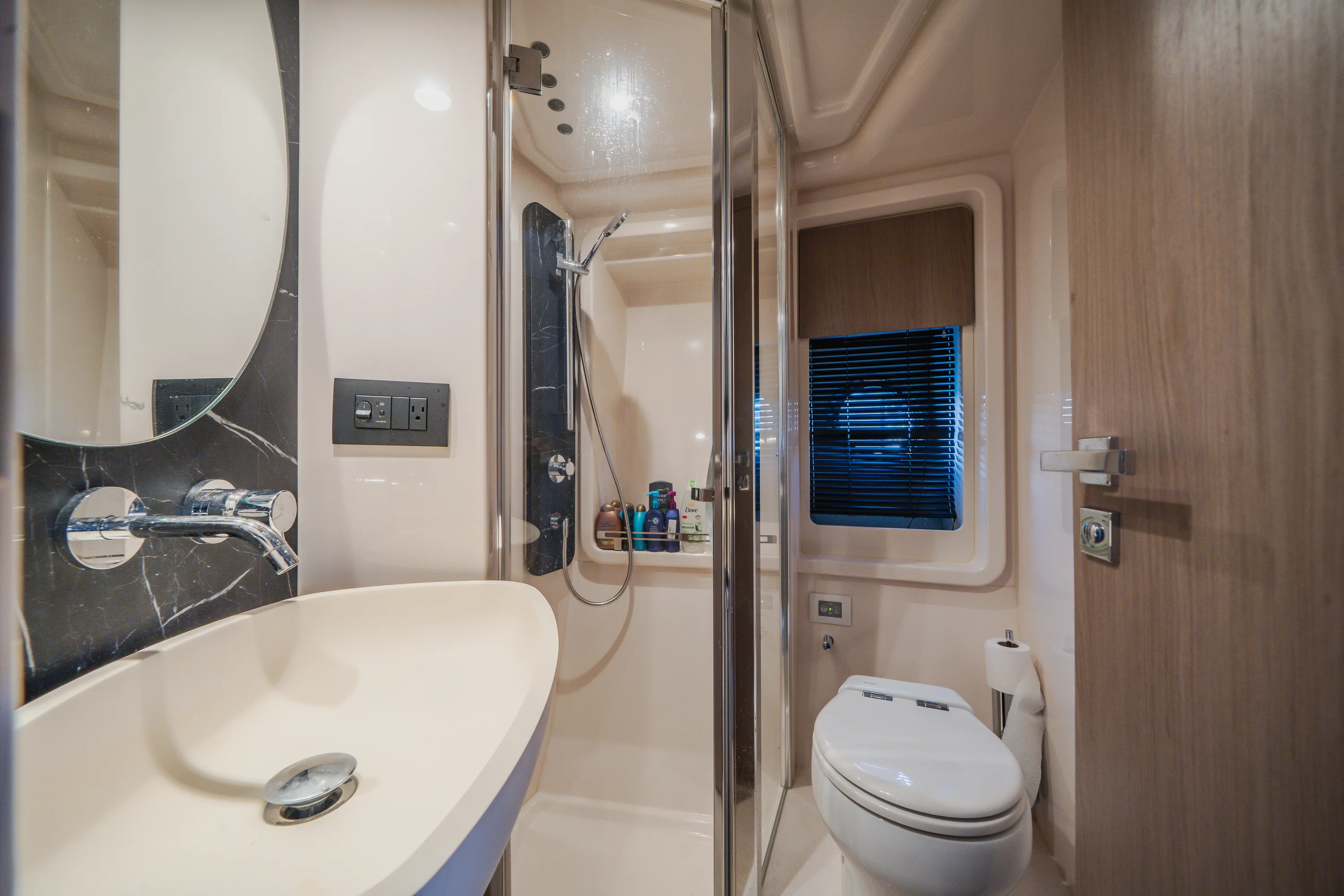 2022 Azimut 50 FLY Image Thumbnail #14