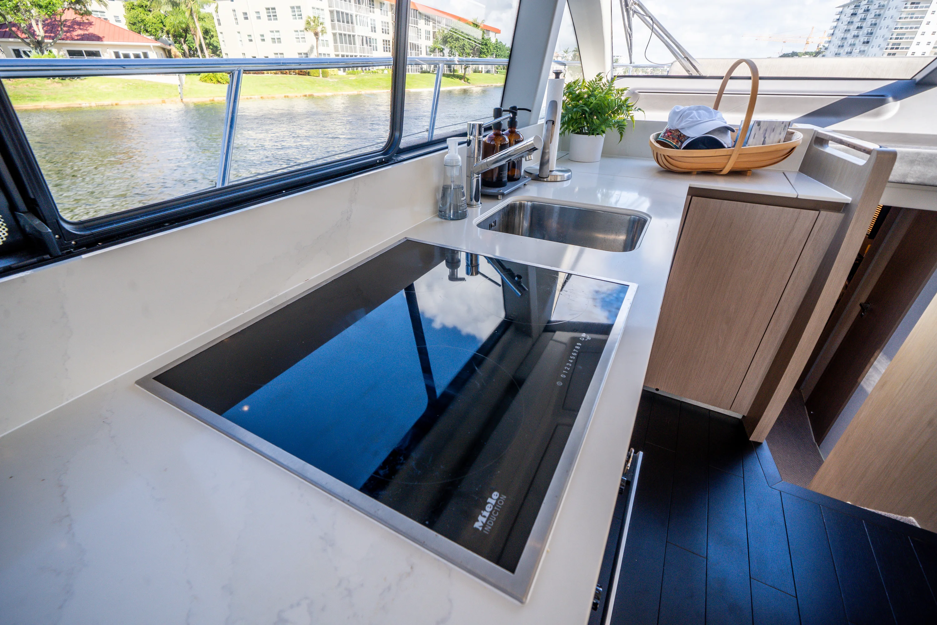 2022 Azimut 50 FLY Image Thumbnail #35