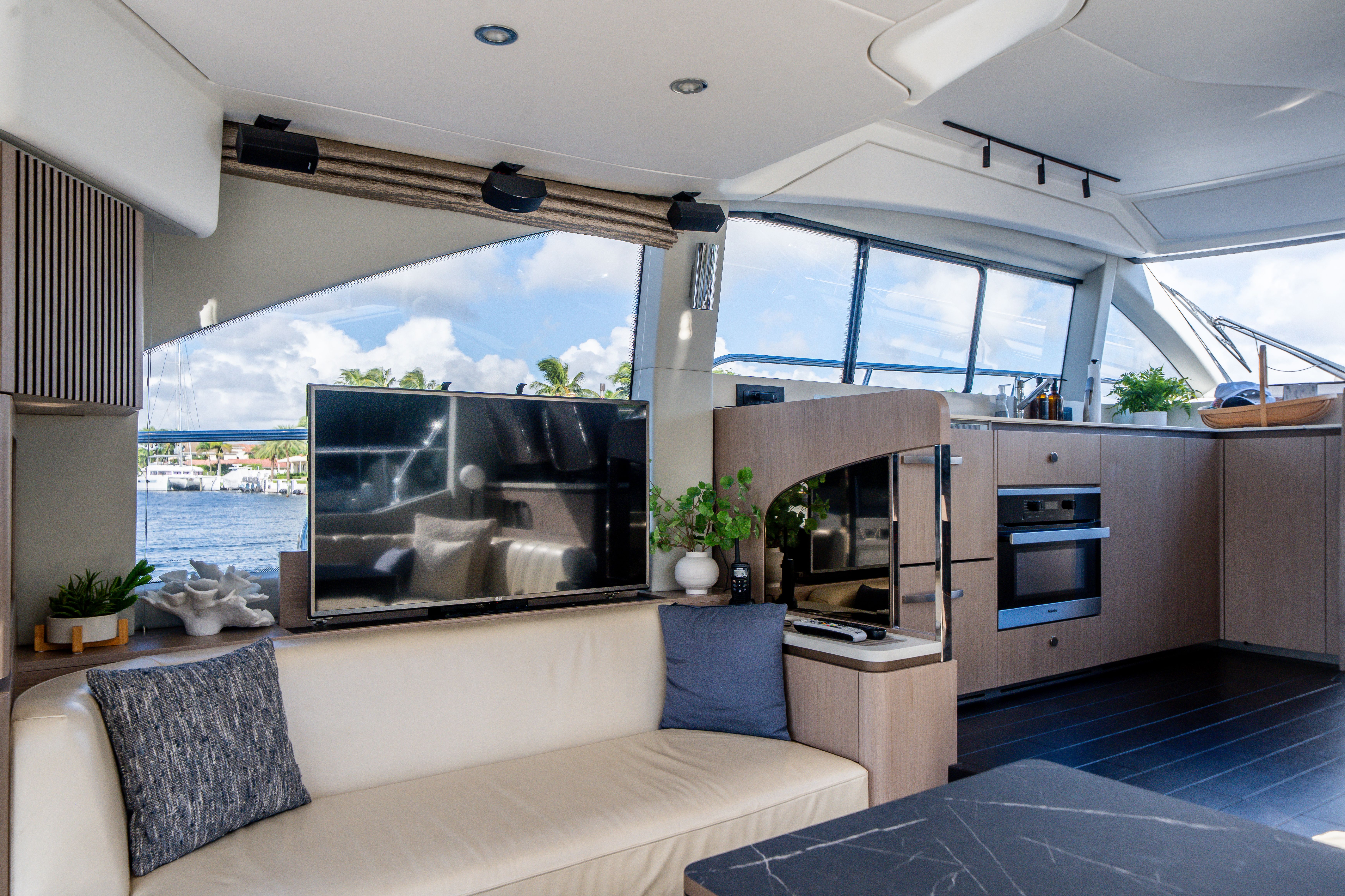 2022 Azimut 50 FLY Image Thumbnail #24