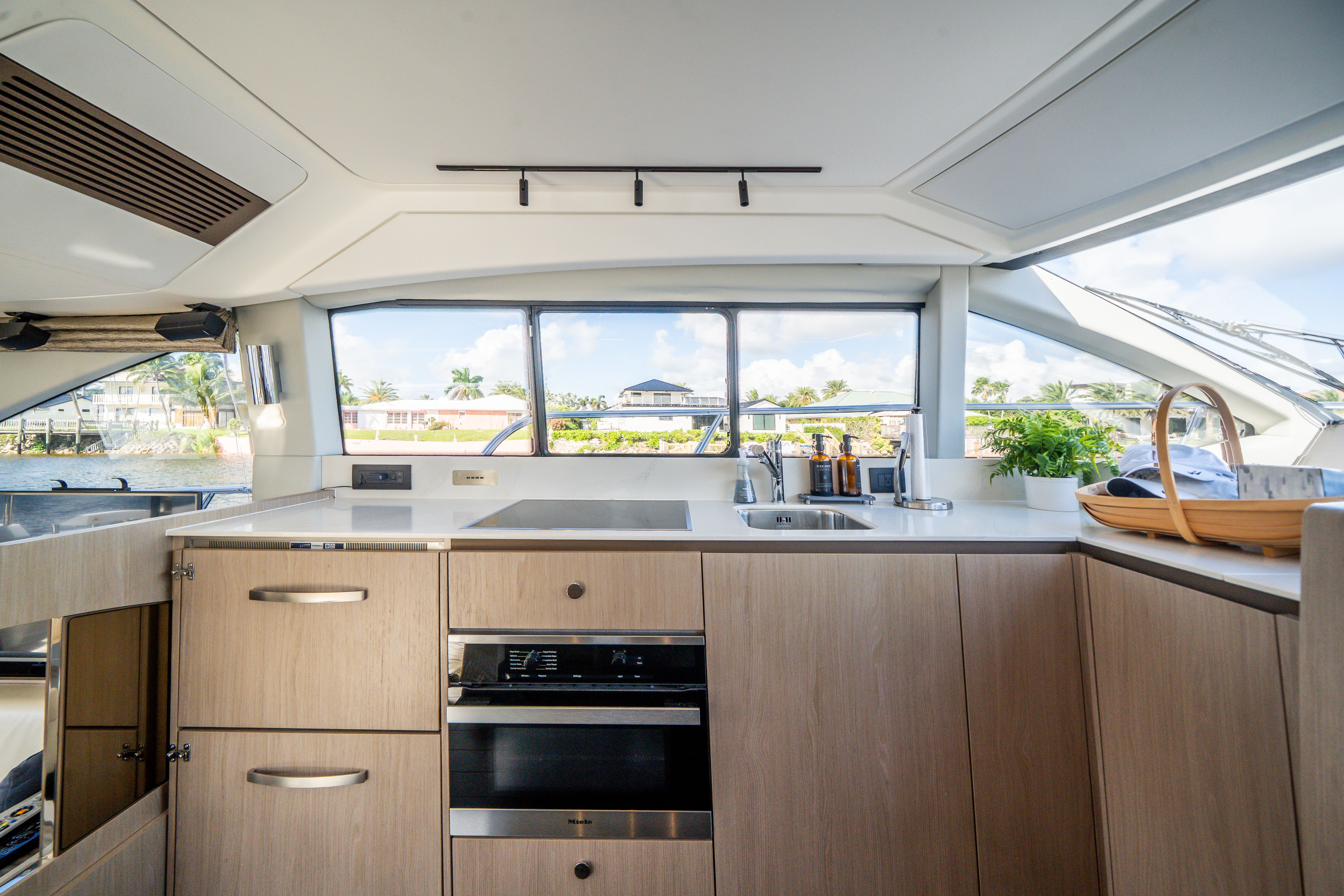 2022 Azimut 50 FLY Image Thumbnail #27