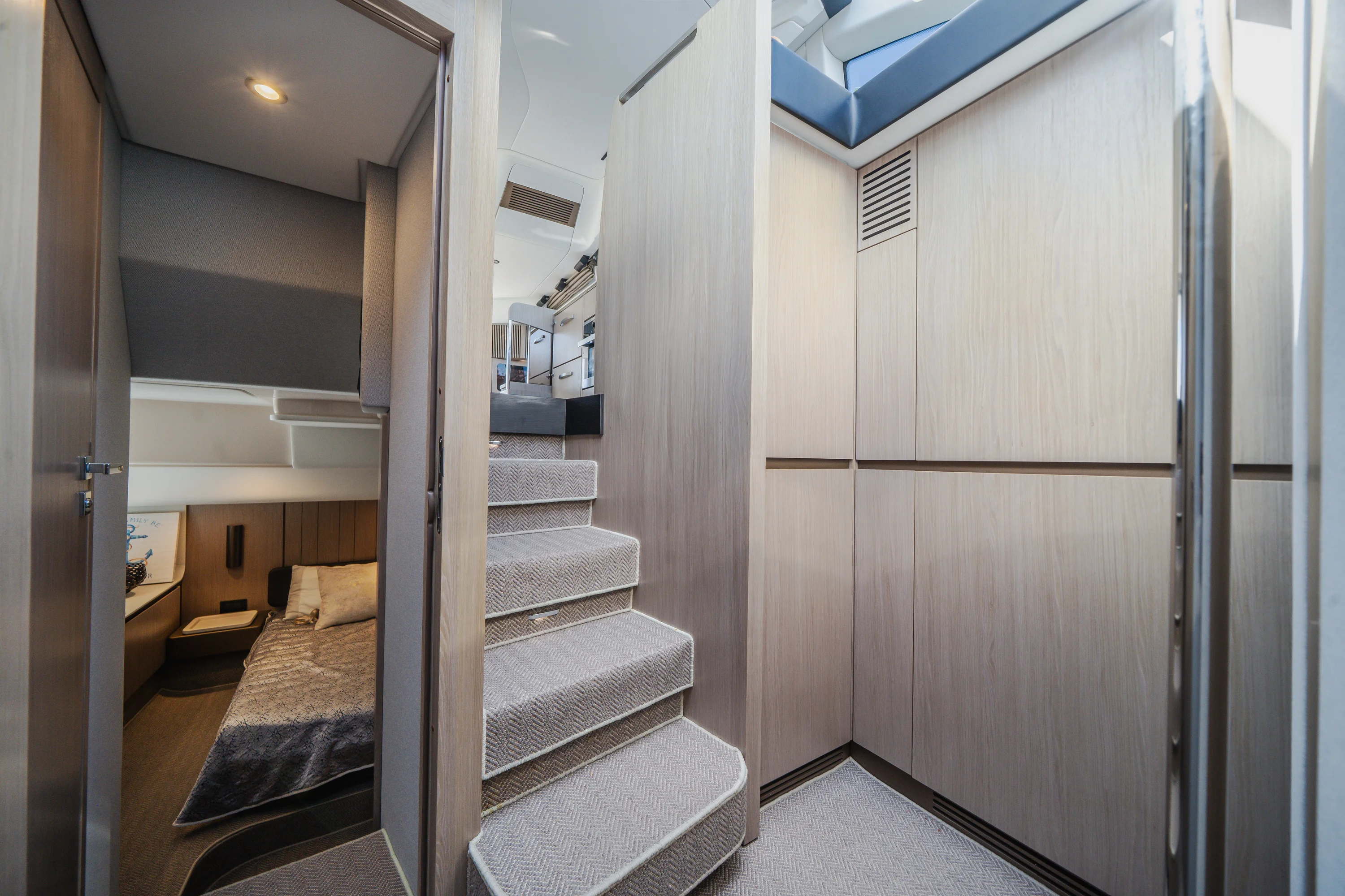 2022 Azimut 50 FLY Image Thumbnail #21