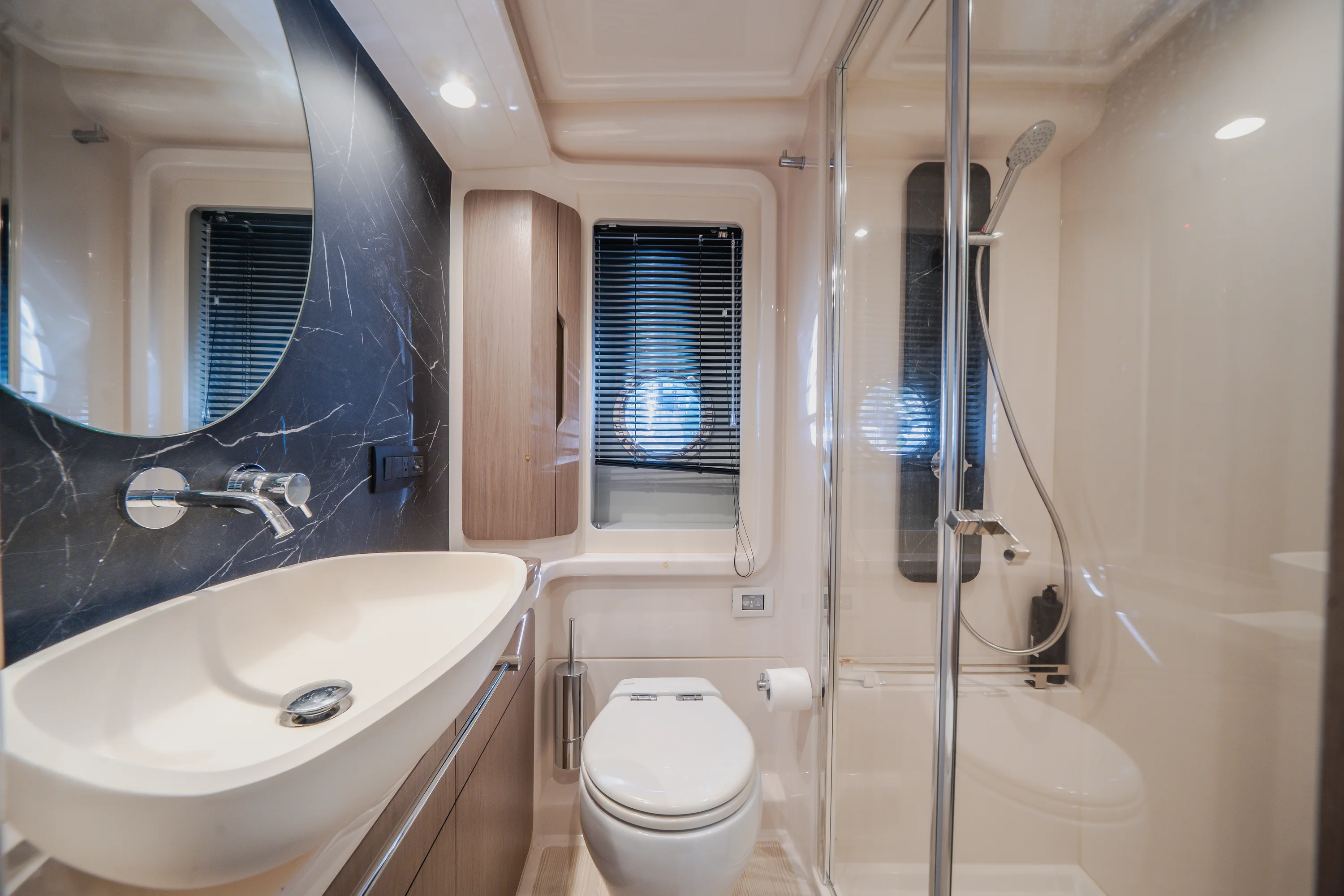 2022 Azimut 50 FLY Image Thumbnail #20