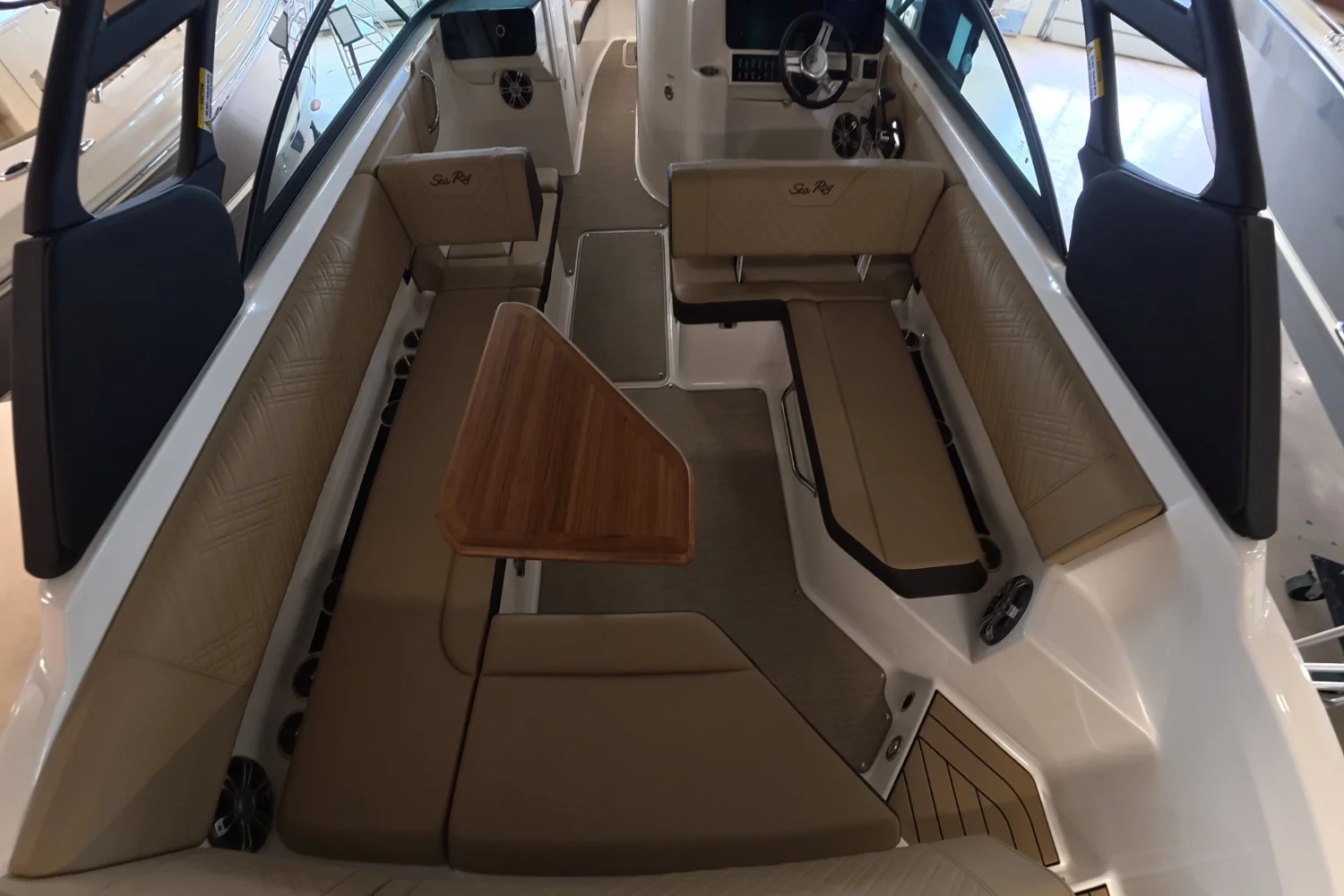 2026 Sea Ray SDX 270 Outboard Image Thumbnail #10