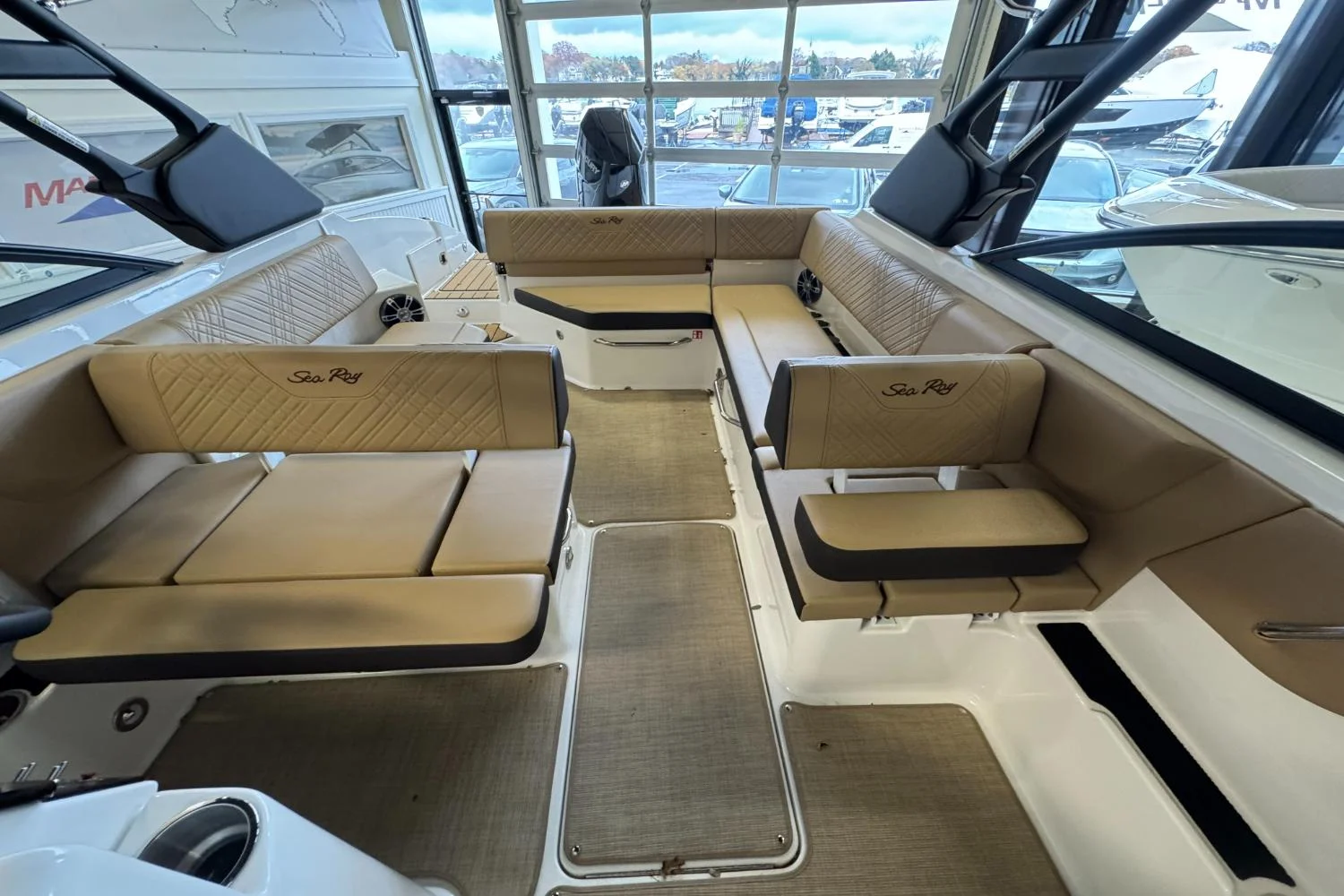 2026 Sea Ray SDX 270 Outboard Image Thumbnail #19