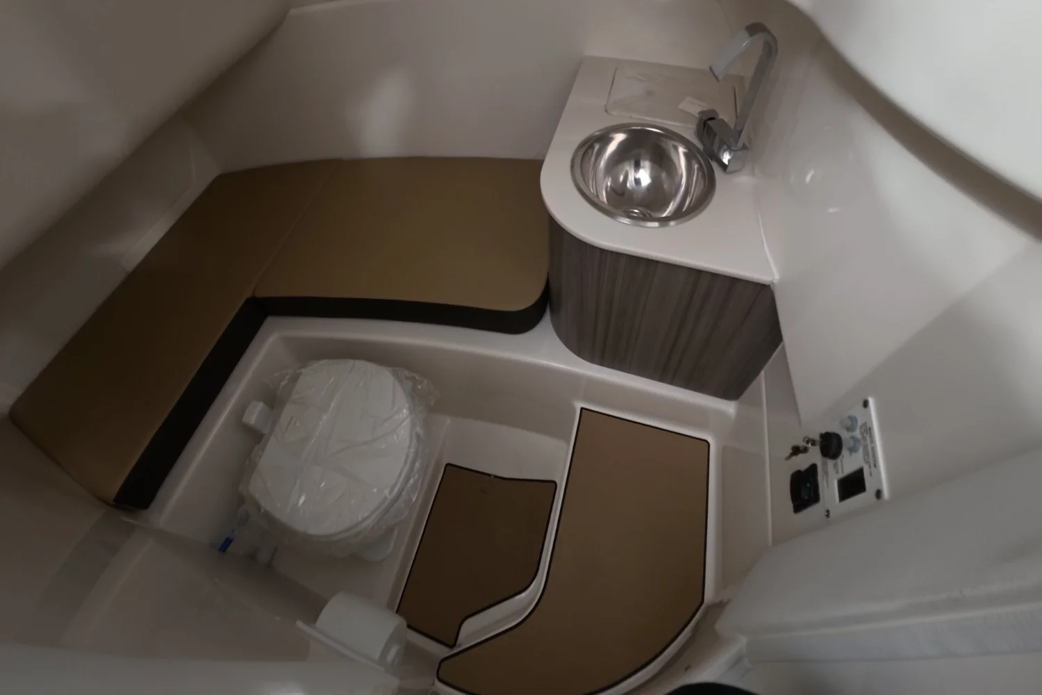 2026 Sea Ray SDX 270 Outboard Image Thumbnail #24
