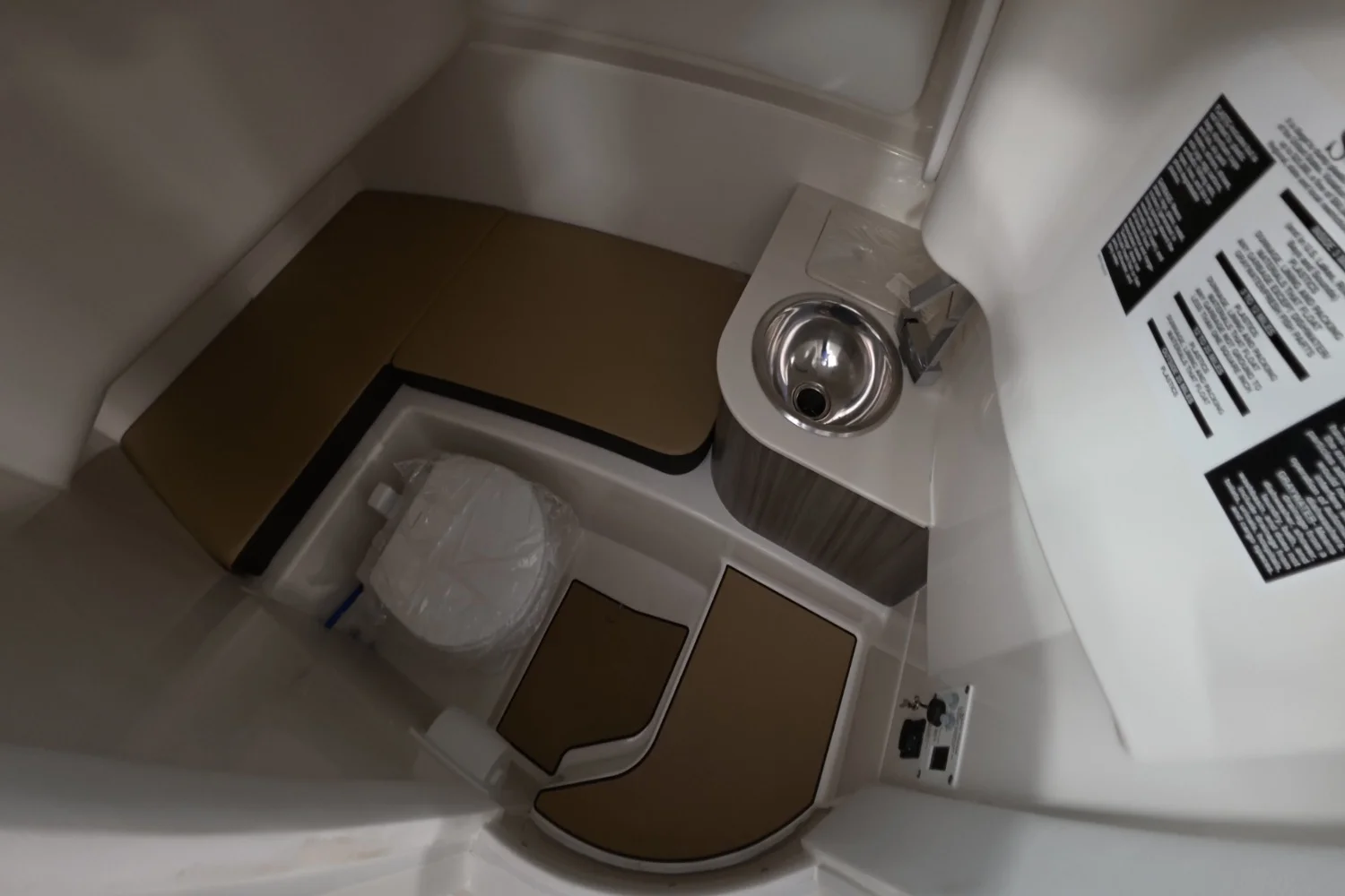 2026 Sea Ray SDX 270 Outboard Image Thumbnail #23