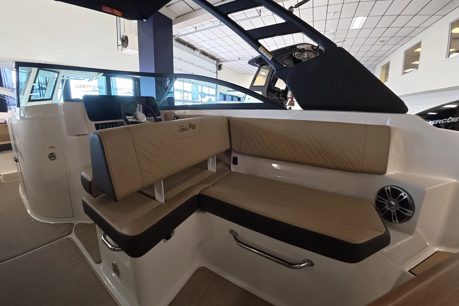 2026 Sea Ray SDX 270 Outboard Image Thumbnail #16