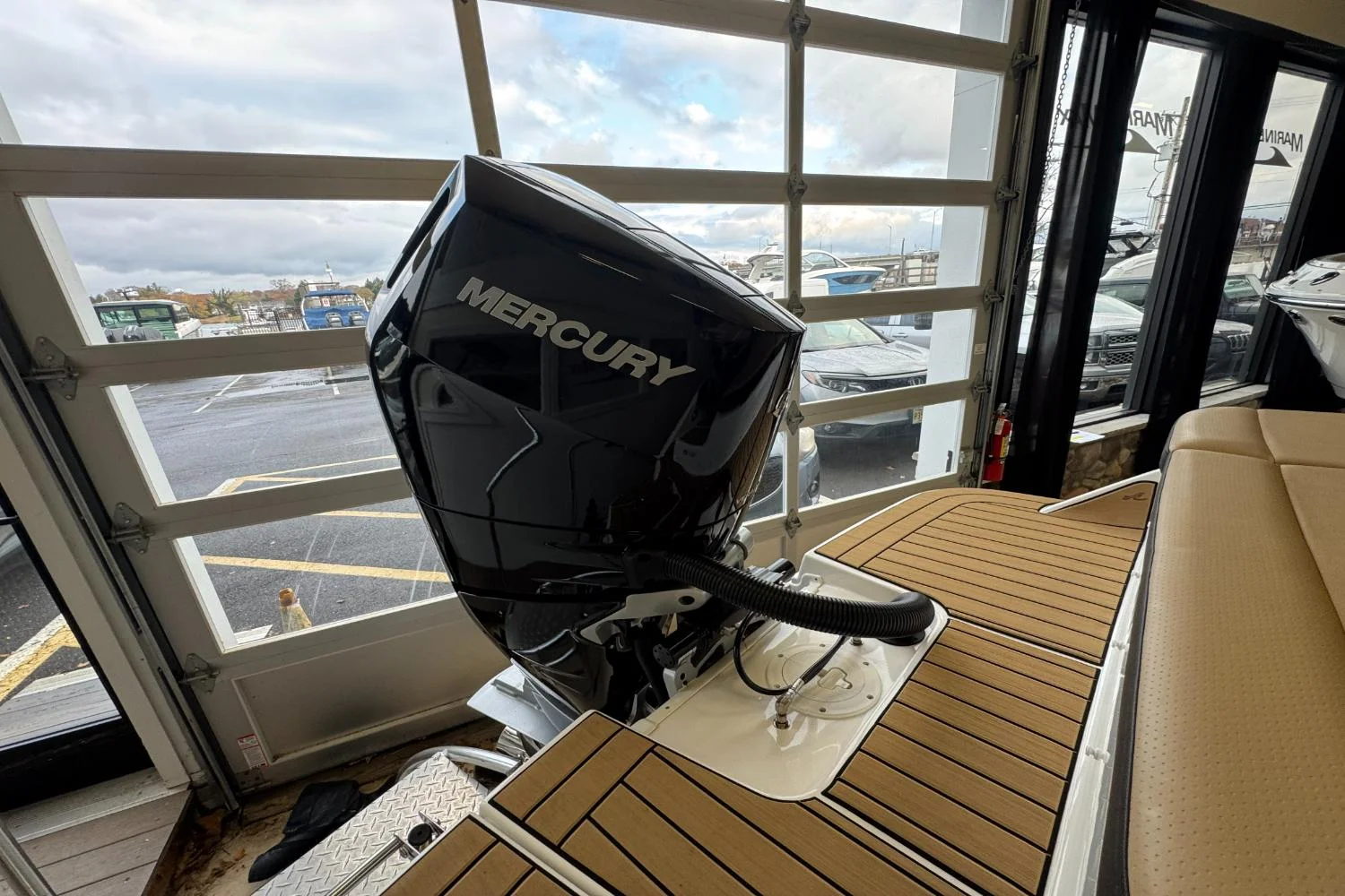 2026 Sea Ray SDX 270 Outboard Image Thumbnail #4