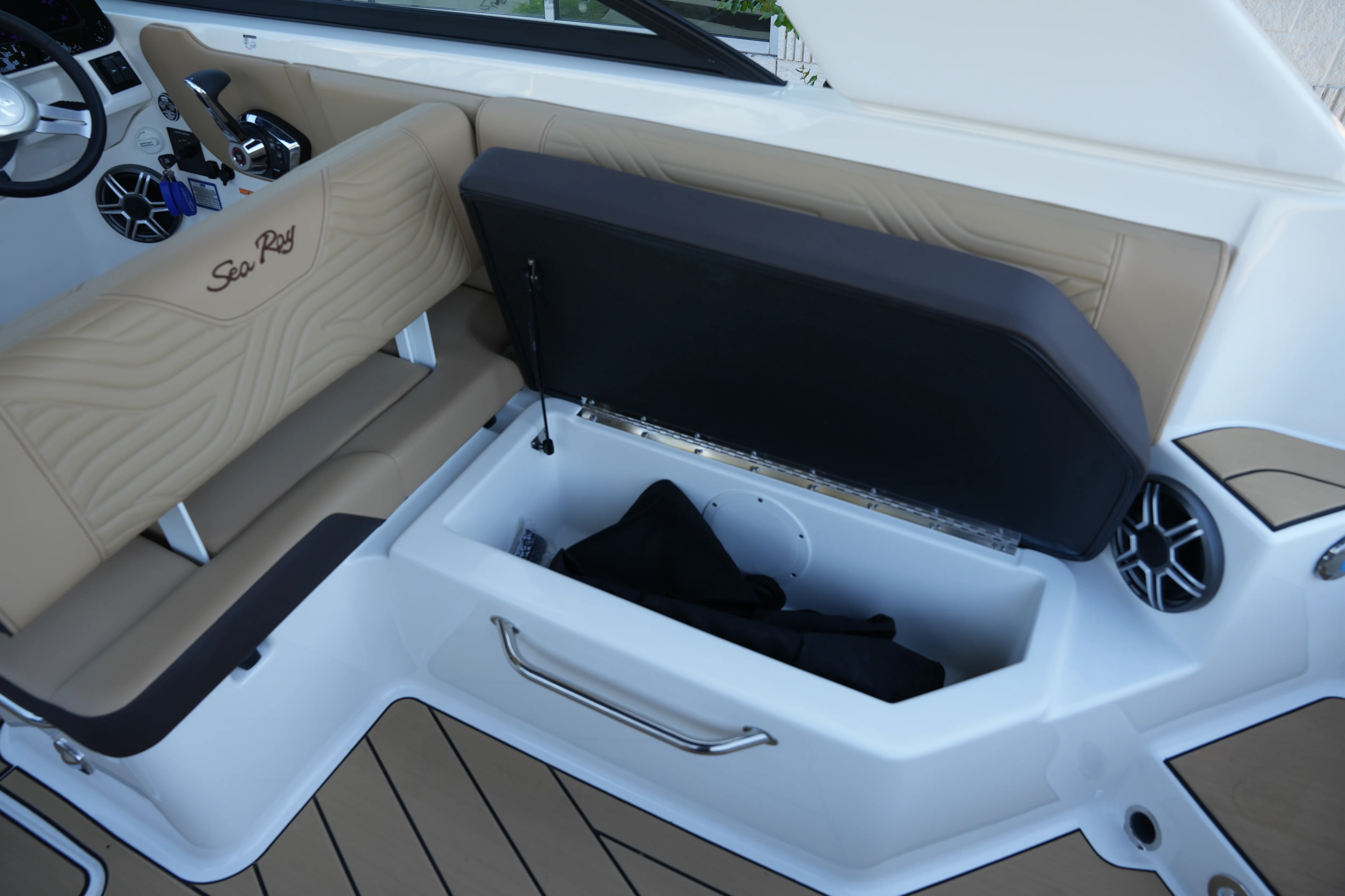 2026 Sea Ray SDX 270 Surf Image Thumbnail #14