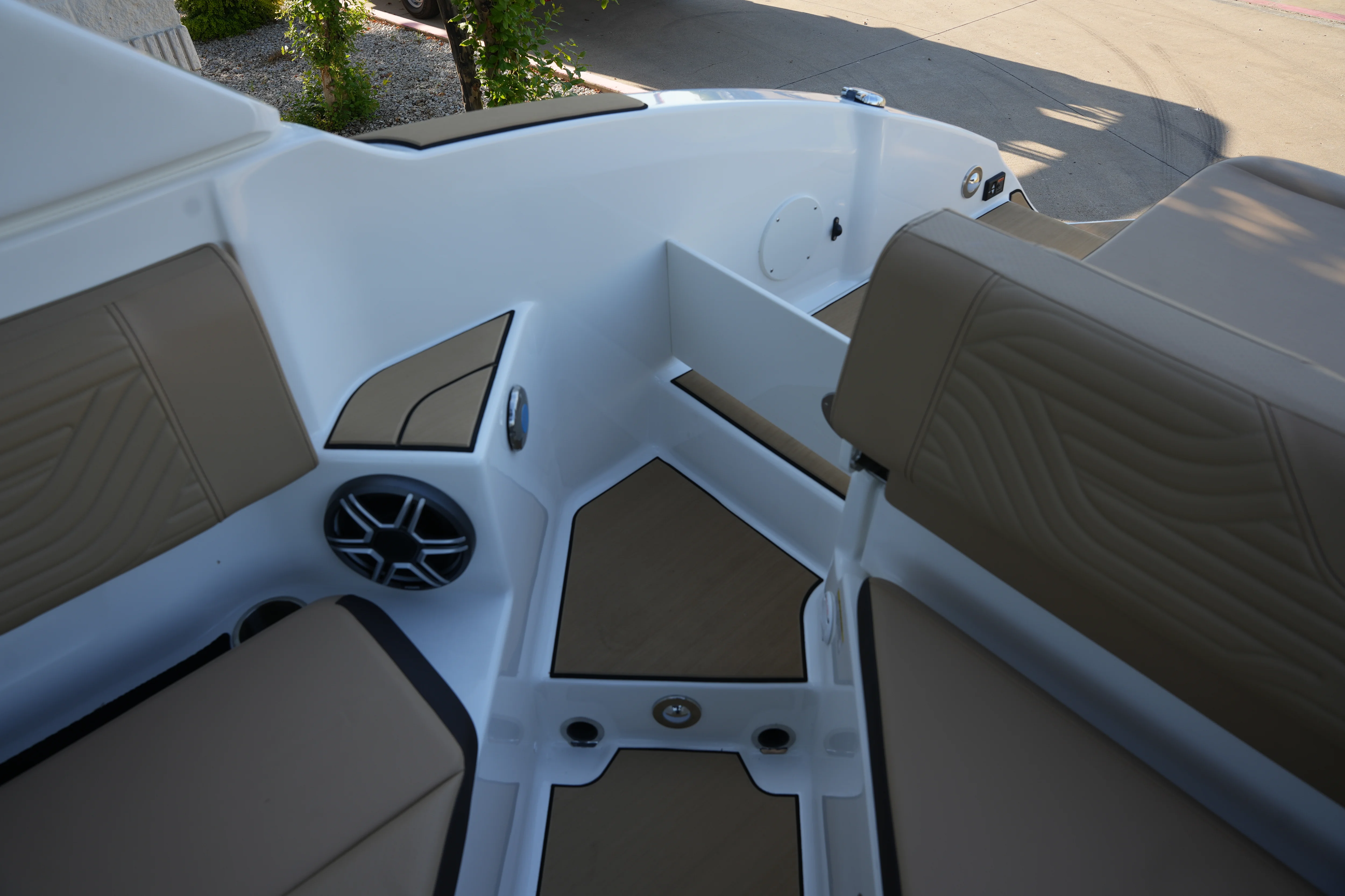 2026 Sea Ray SDX 270 Surf Image Thumbnail #15