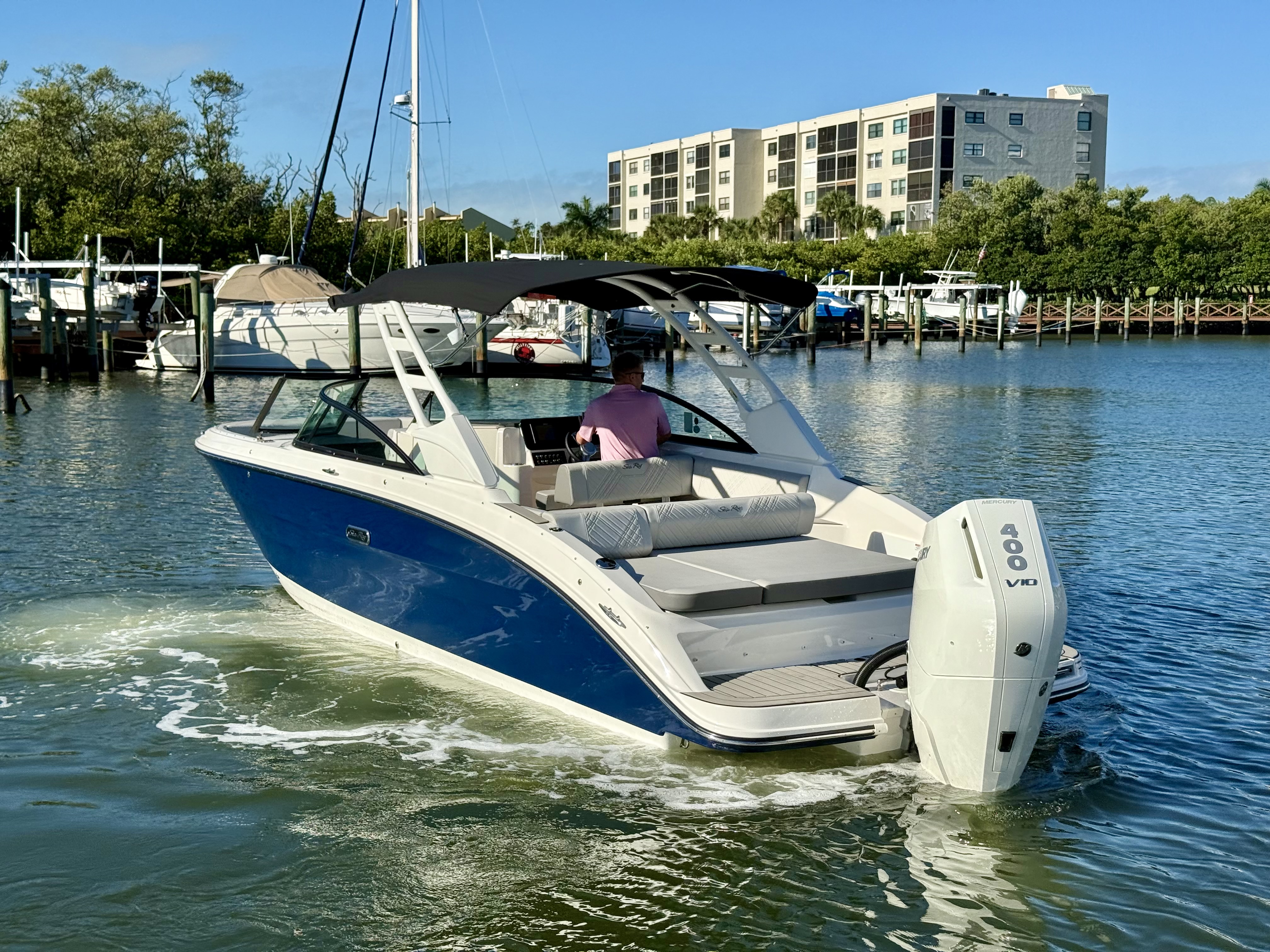 2025 Sea Ray SDX 270 Outboard Image Thumbnail #4