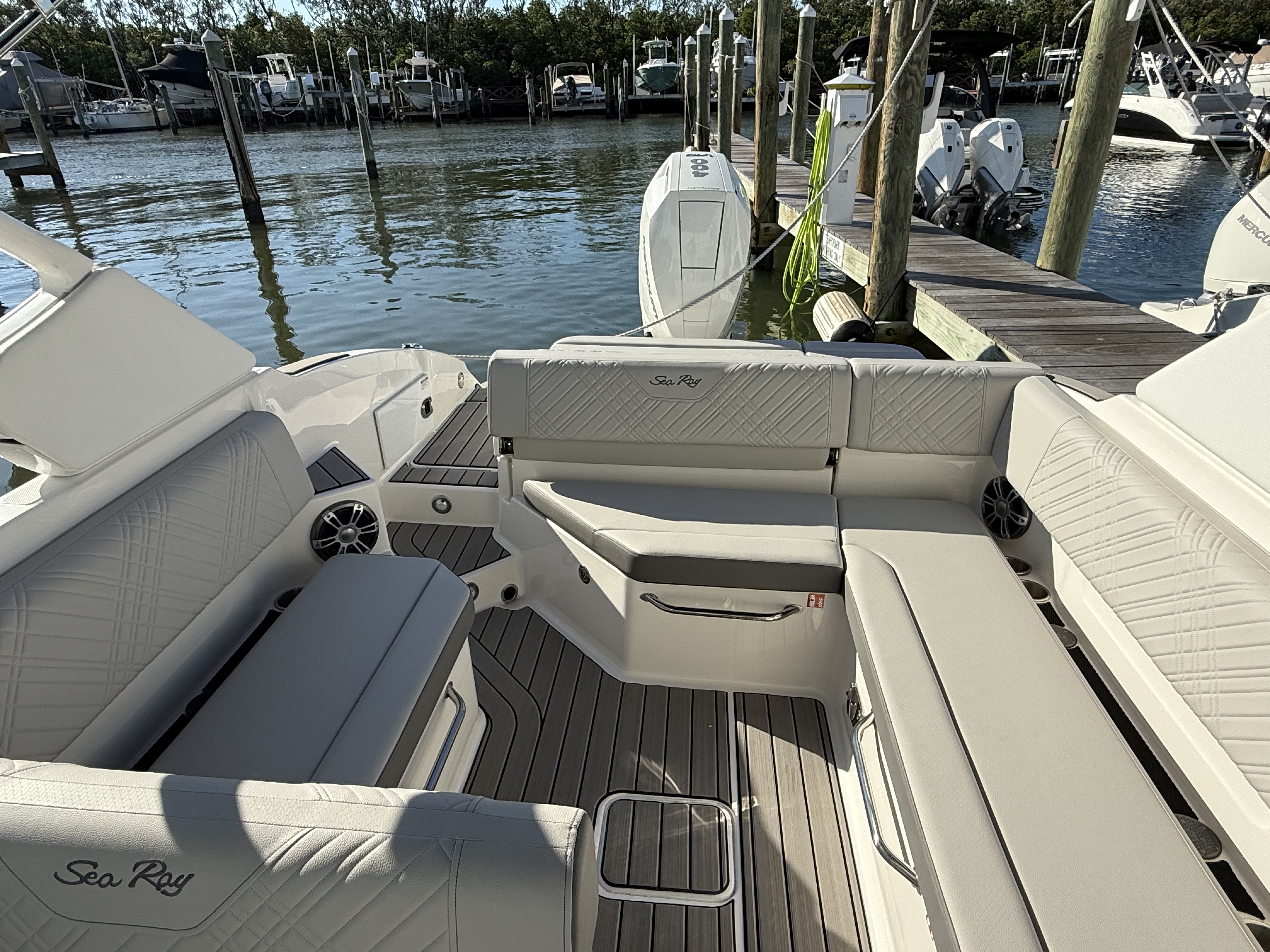 2025 Sea Ray SDX 270 Outboard Image Thumbnail #48