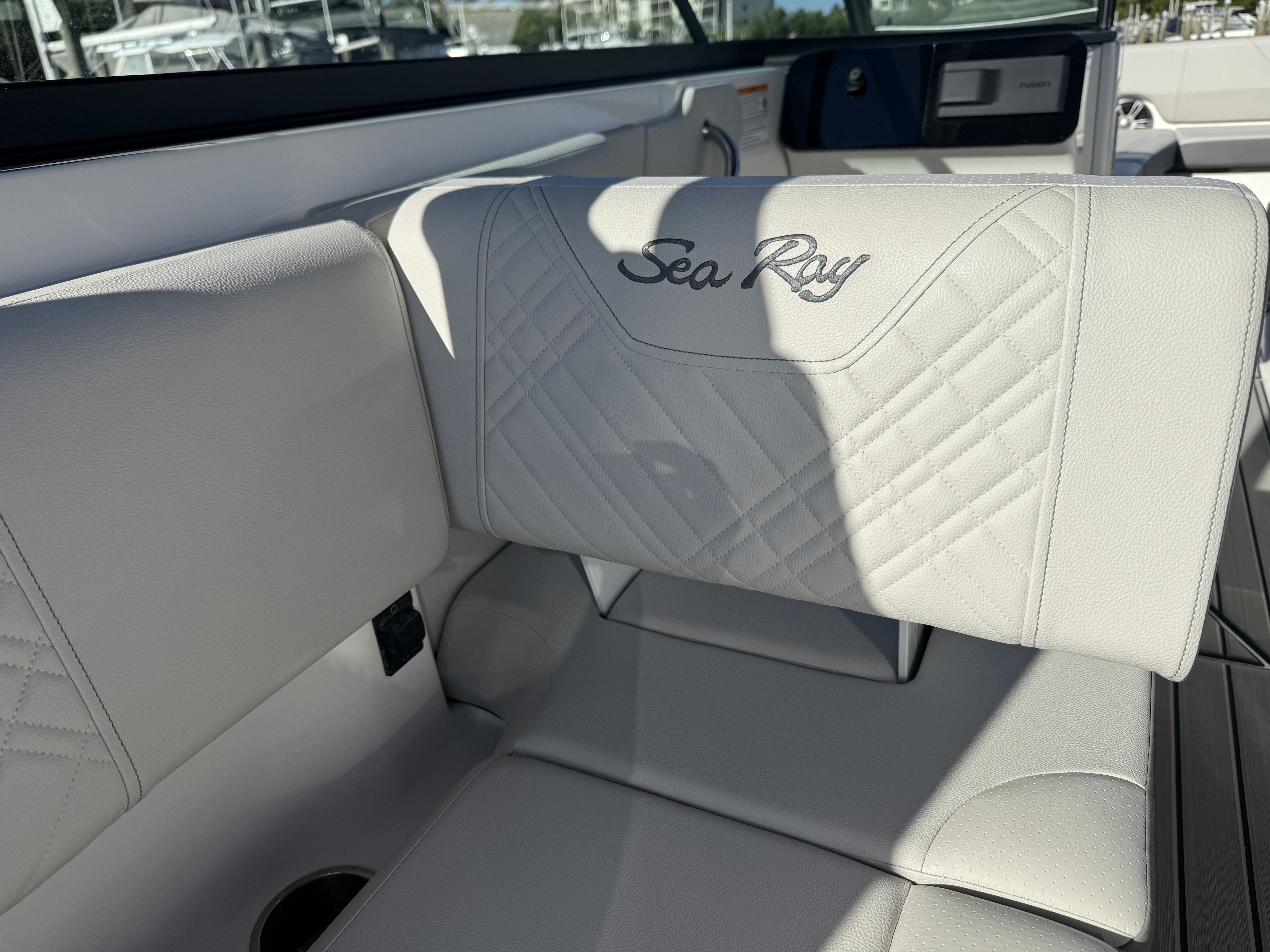 2025 Sea Ray SDX 270 Outboard Image Thumbnail #30