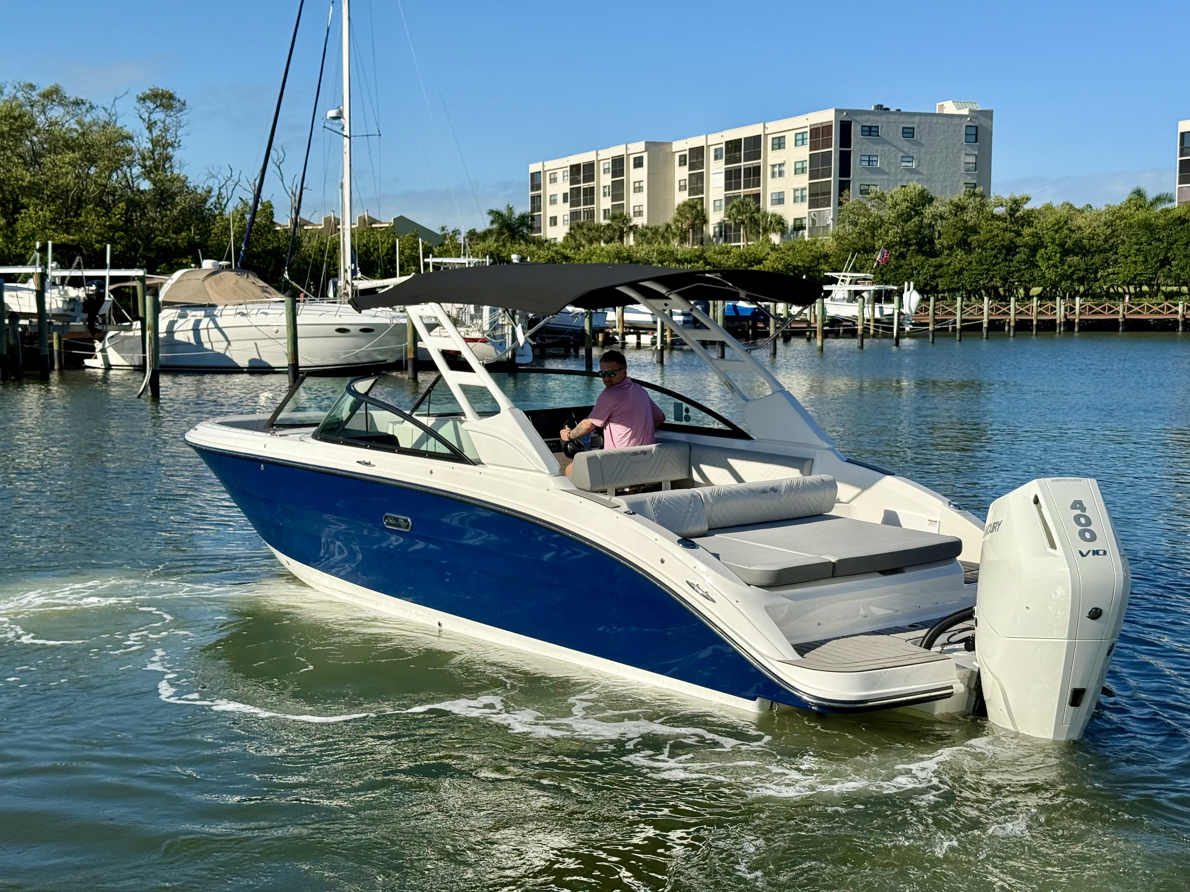 2025 Sea Ray SDX 270 Outboard Image Thumbnail #5