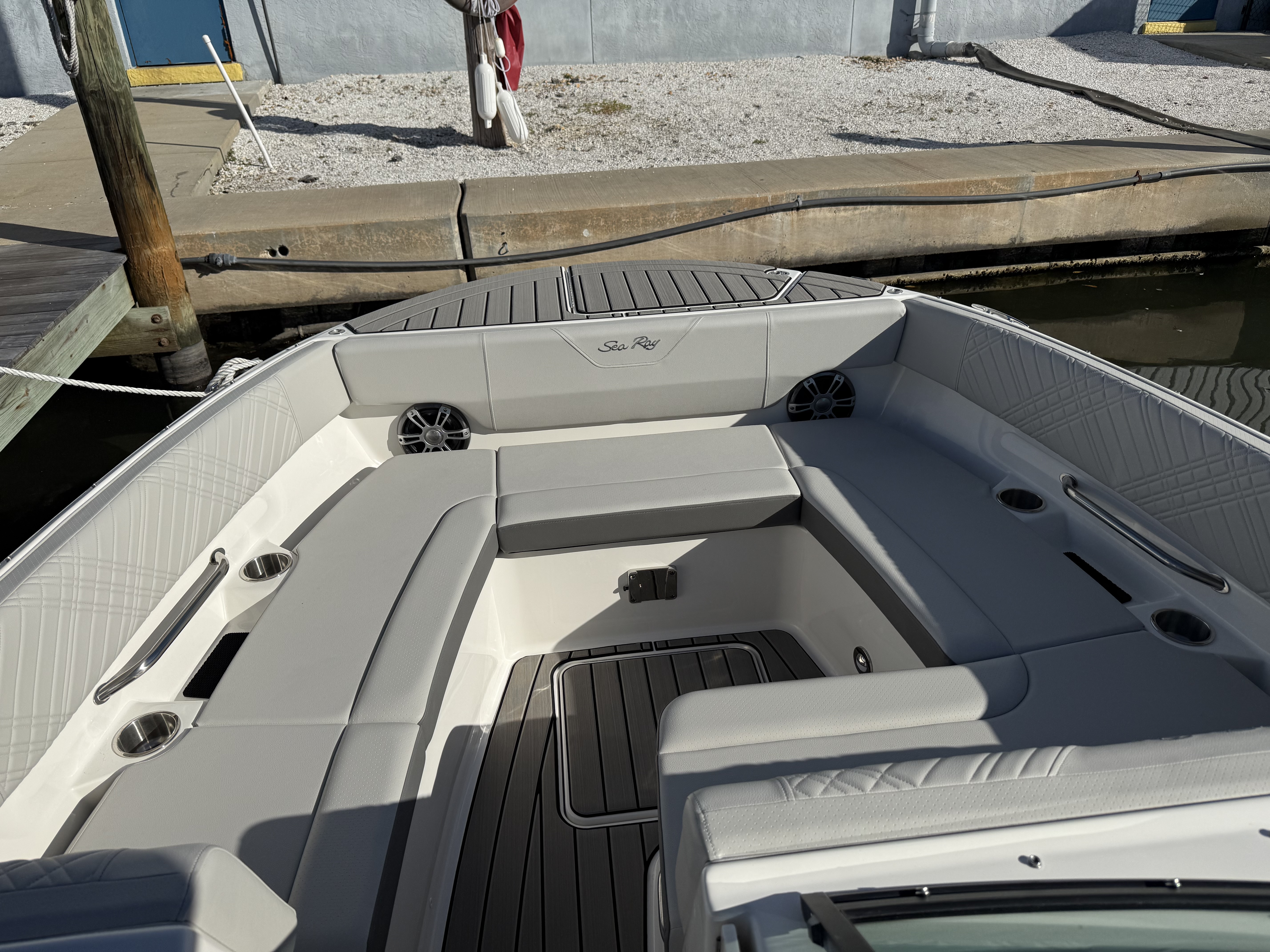 2025 Sea Ray SDX 270 Outboard Image Thumbnail #39