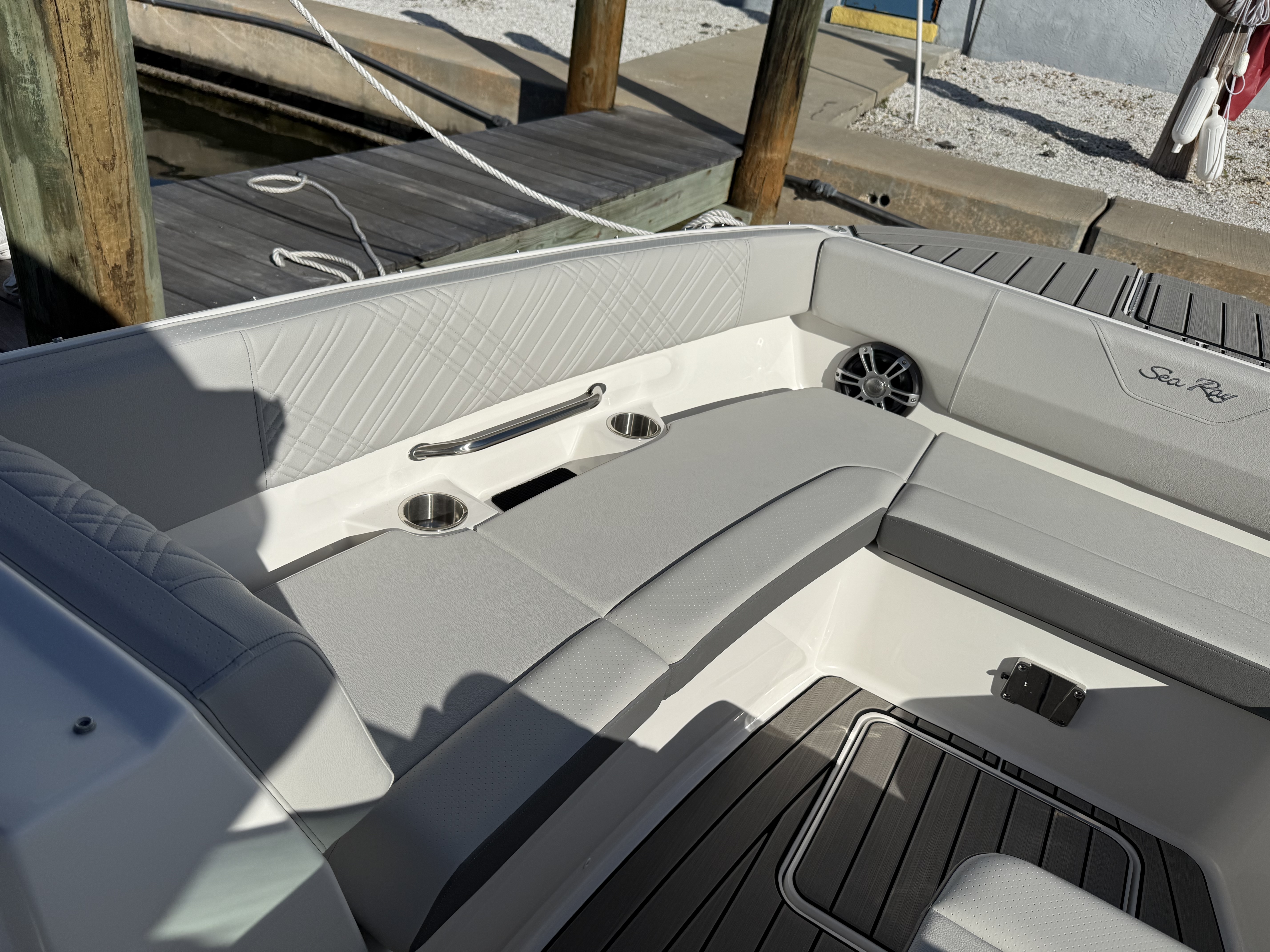 2025 Sea Ray SDX 270 Outboard Image Thumbnail #40