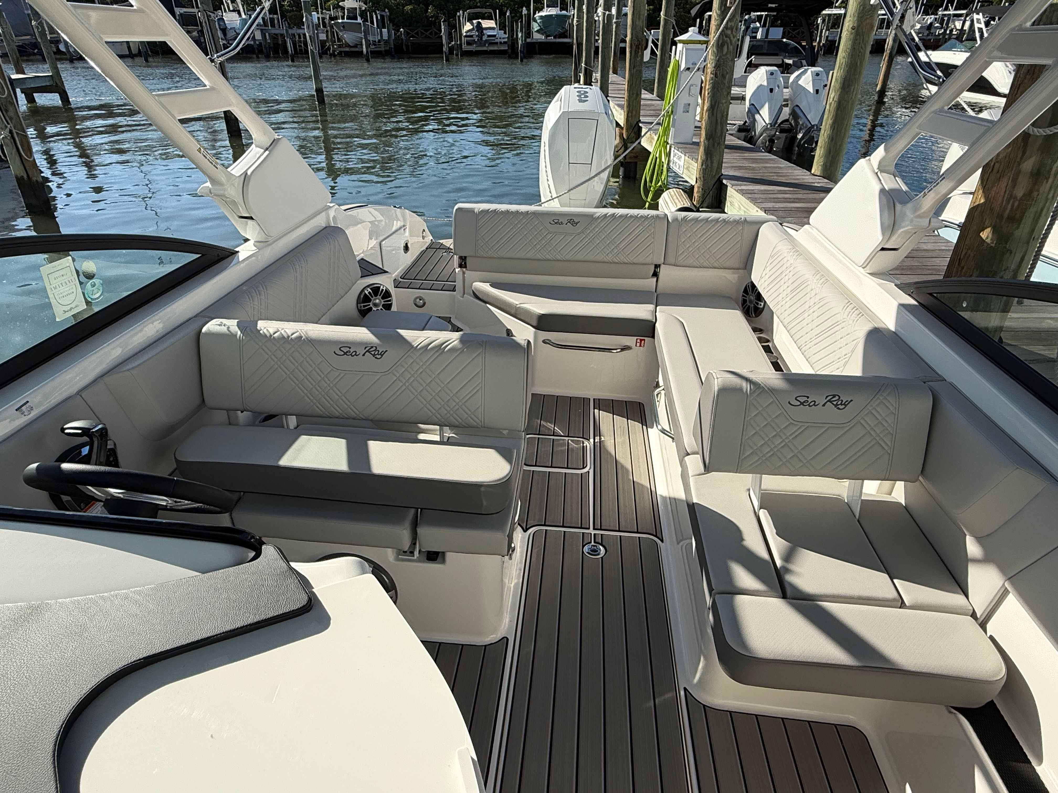 2025 Sea Ray SDX 270 Outboard Image Thumbnail #47