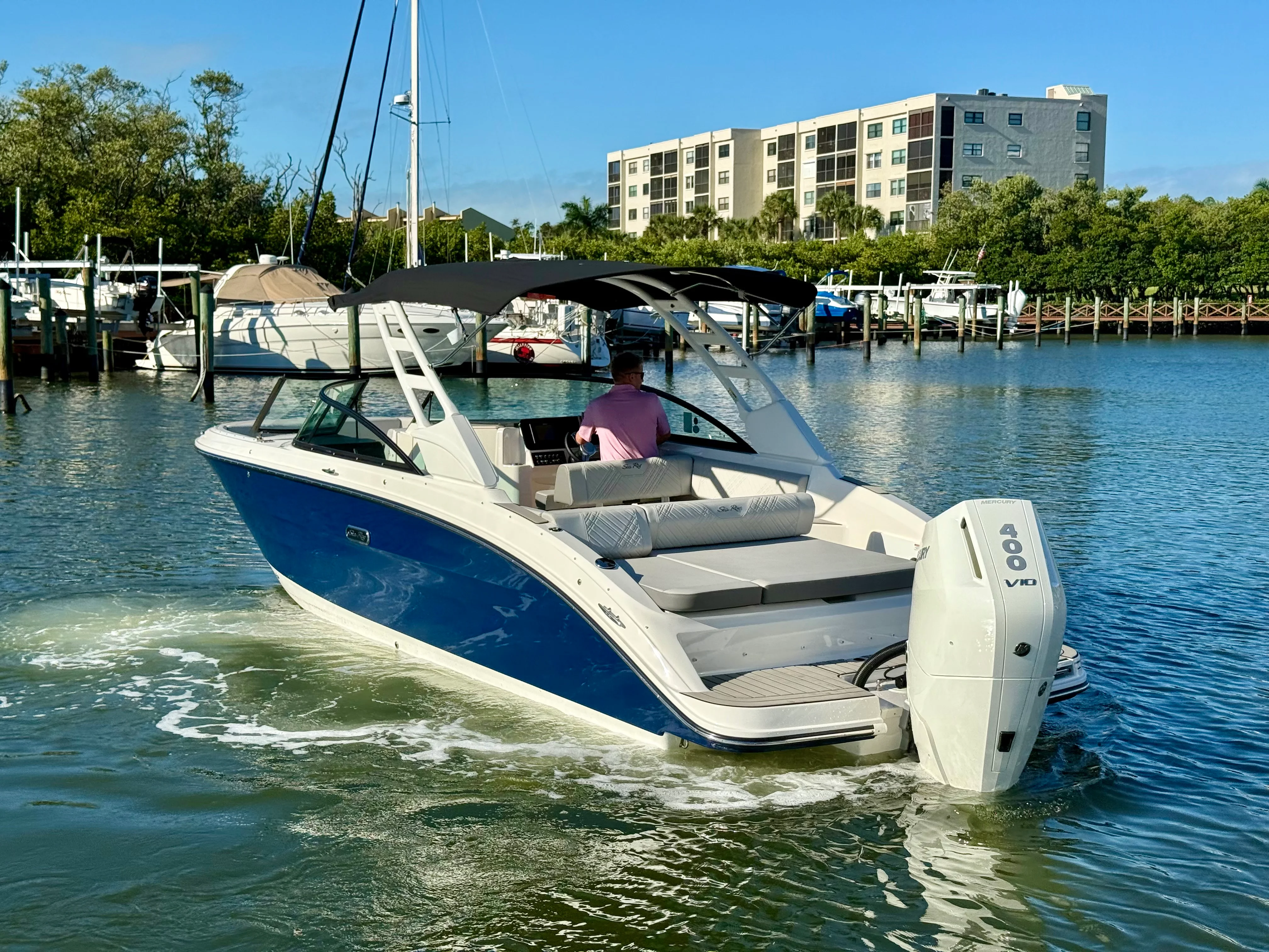 2025 Sea Ray SDX 270 Outboard Image Thumbnail #4