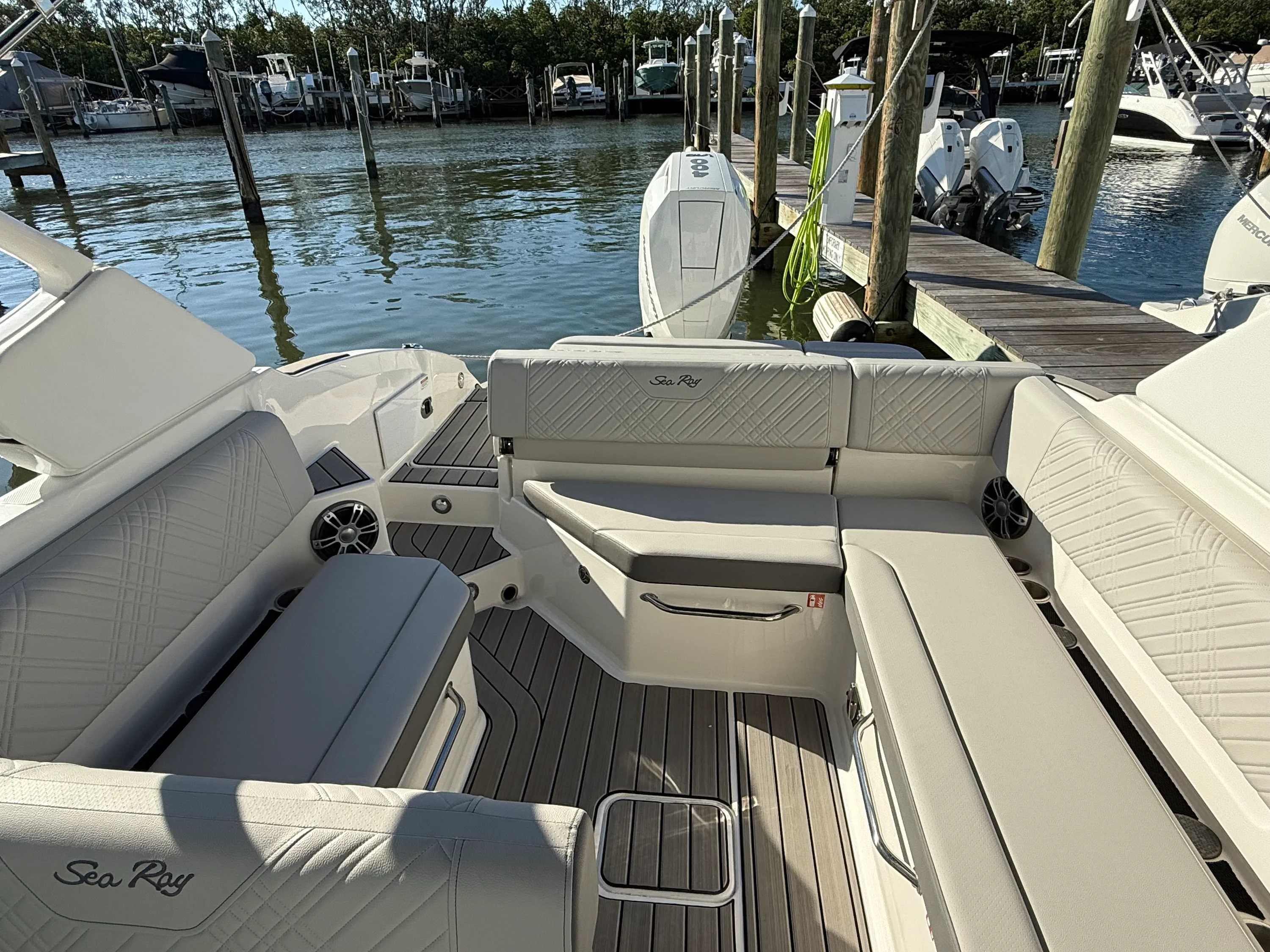 2025 Sea Ray SDX 270 Outboard Image Thumbnail #48