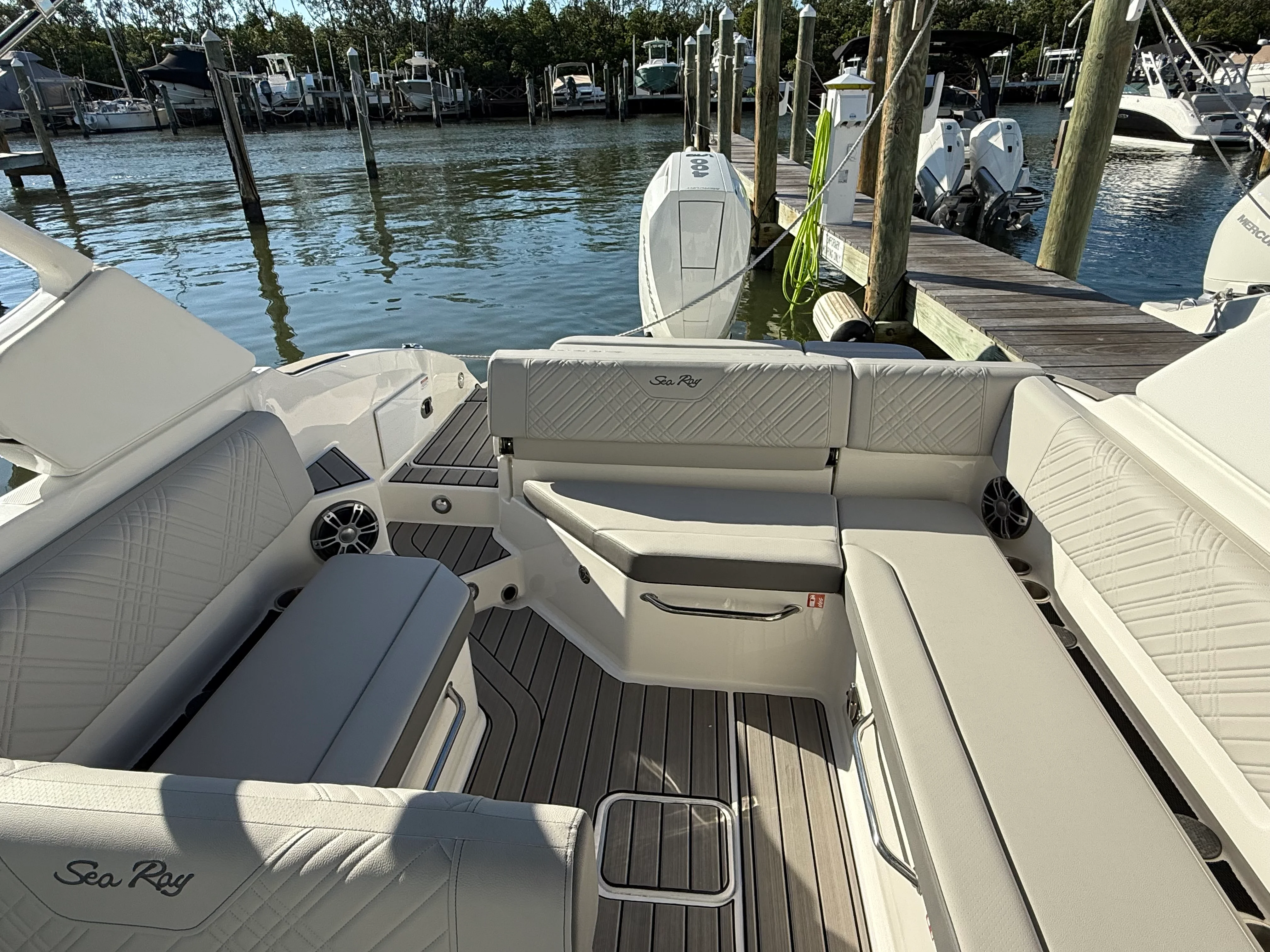 2025 Sea Ray SDX 270 Outboard Image Thumbnail #48