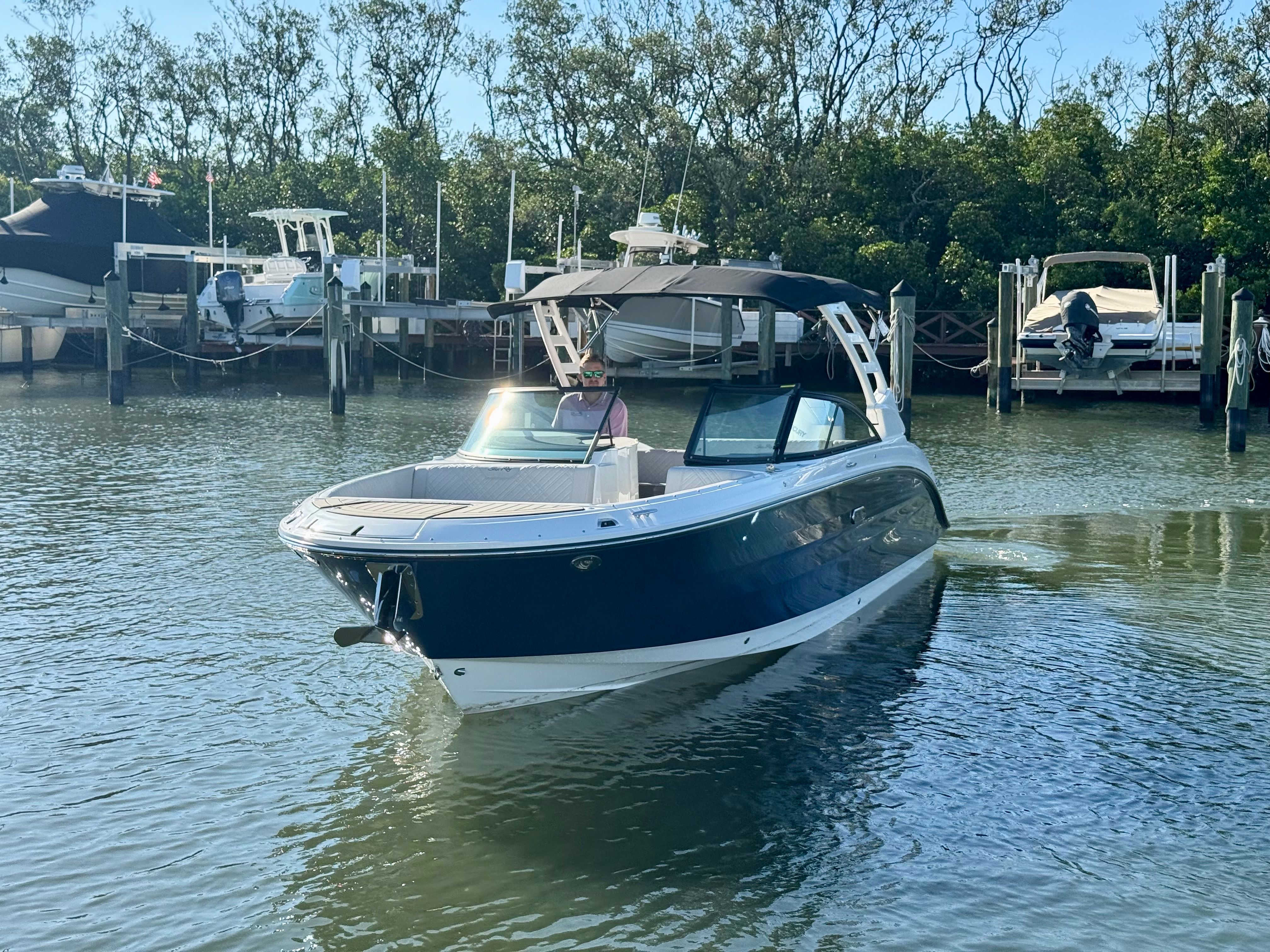 2025 Sea Ray SDX 270 Outboard Image Thumbnail #16