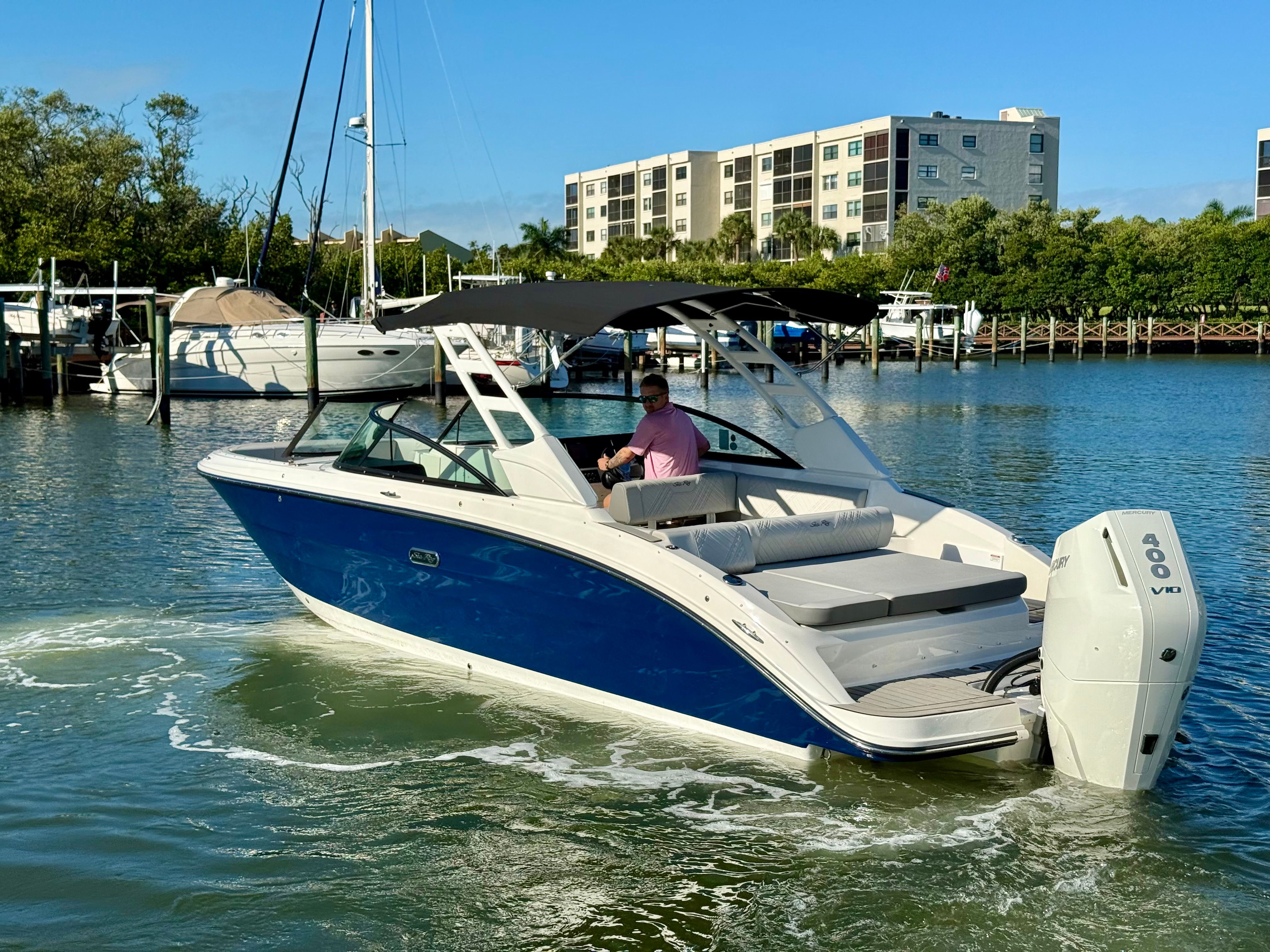 2025 Sea Ray SDX 270 Outboard Image Thumbnail #5