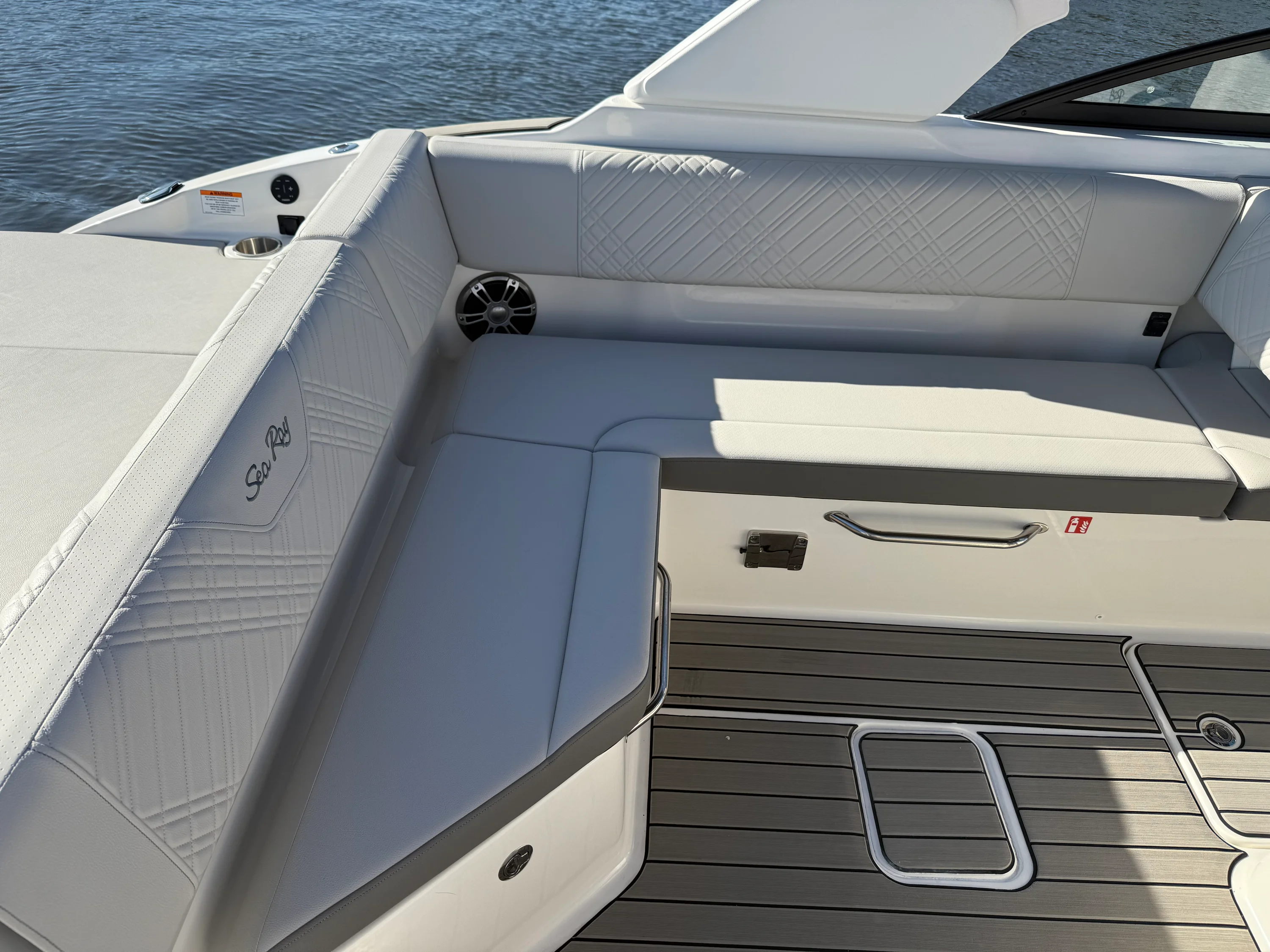 2025 Sea Ray SDX 270 Outboard Image Thumbnail #27