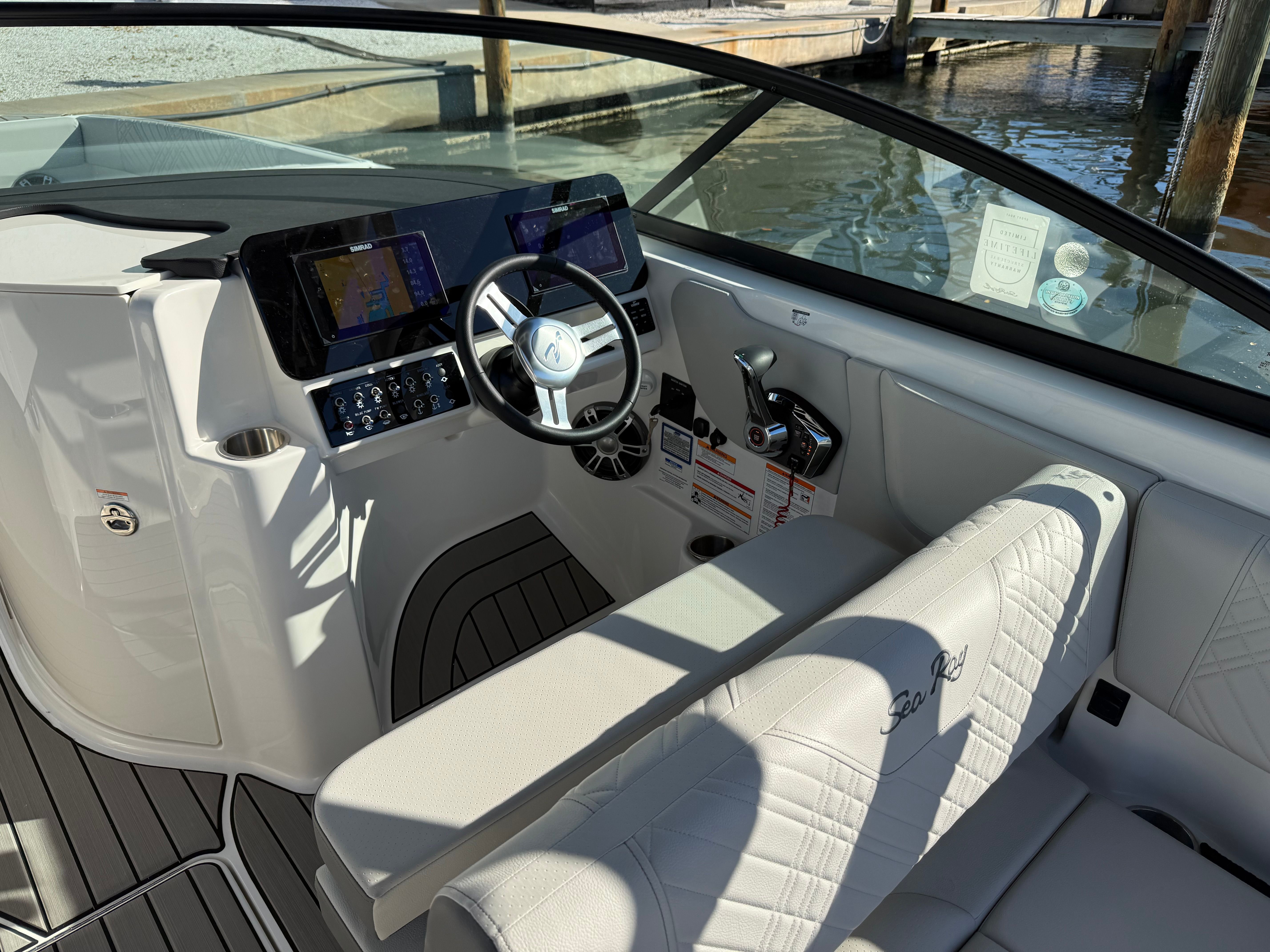 2025 Sea Ray SDX 270 Outboard Image Thumbnail #34