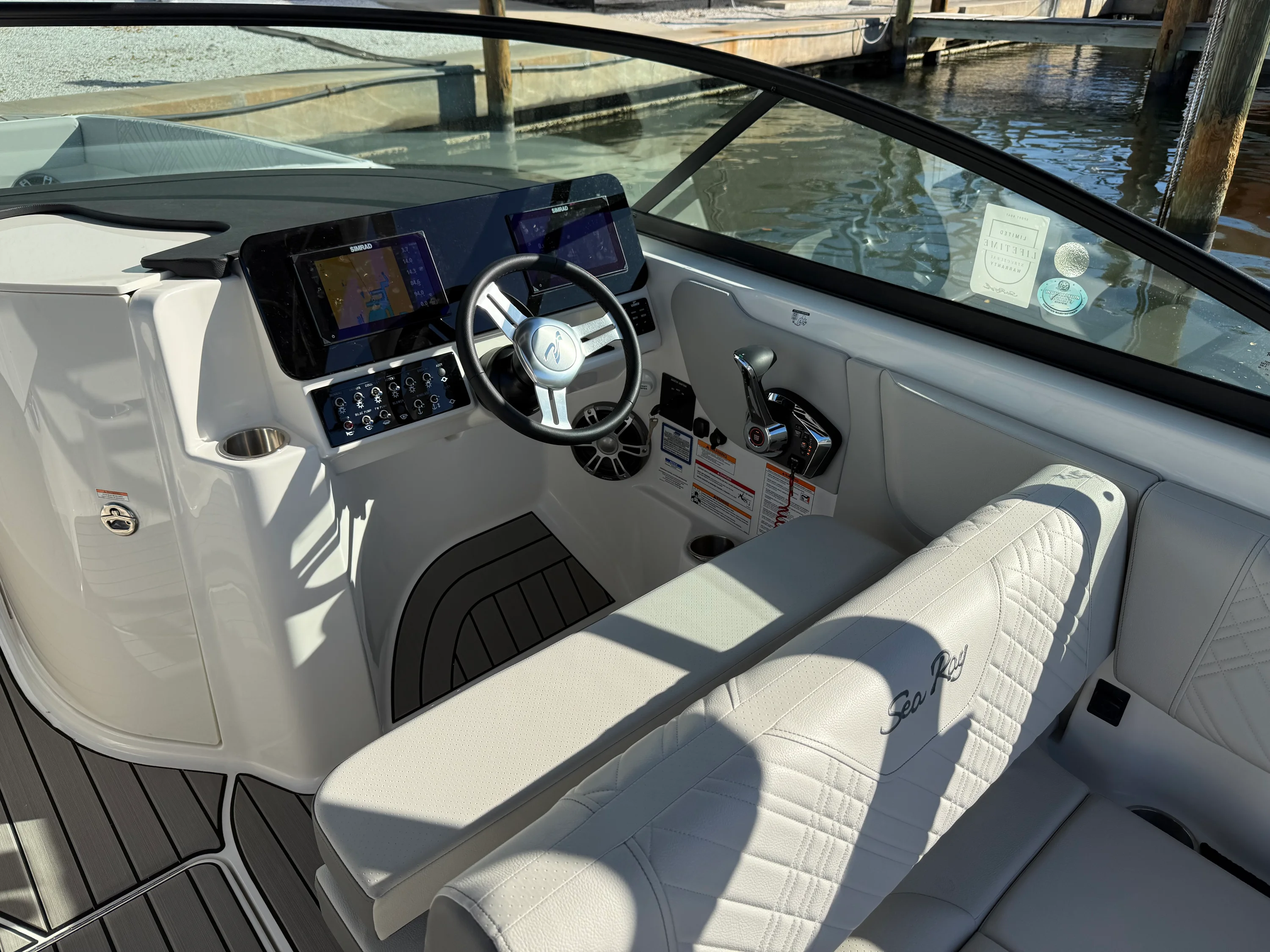 2025 Sea Ray SDX 270 Outboard Image Thumbnail #34