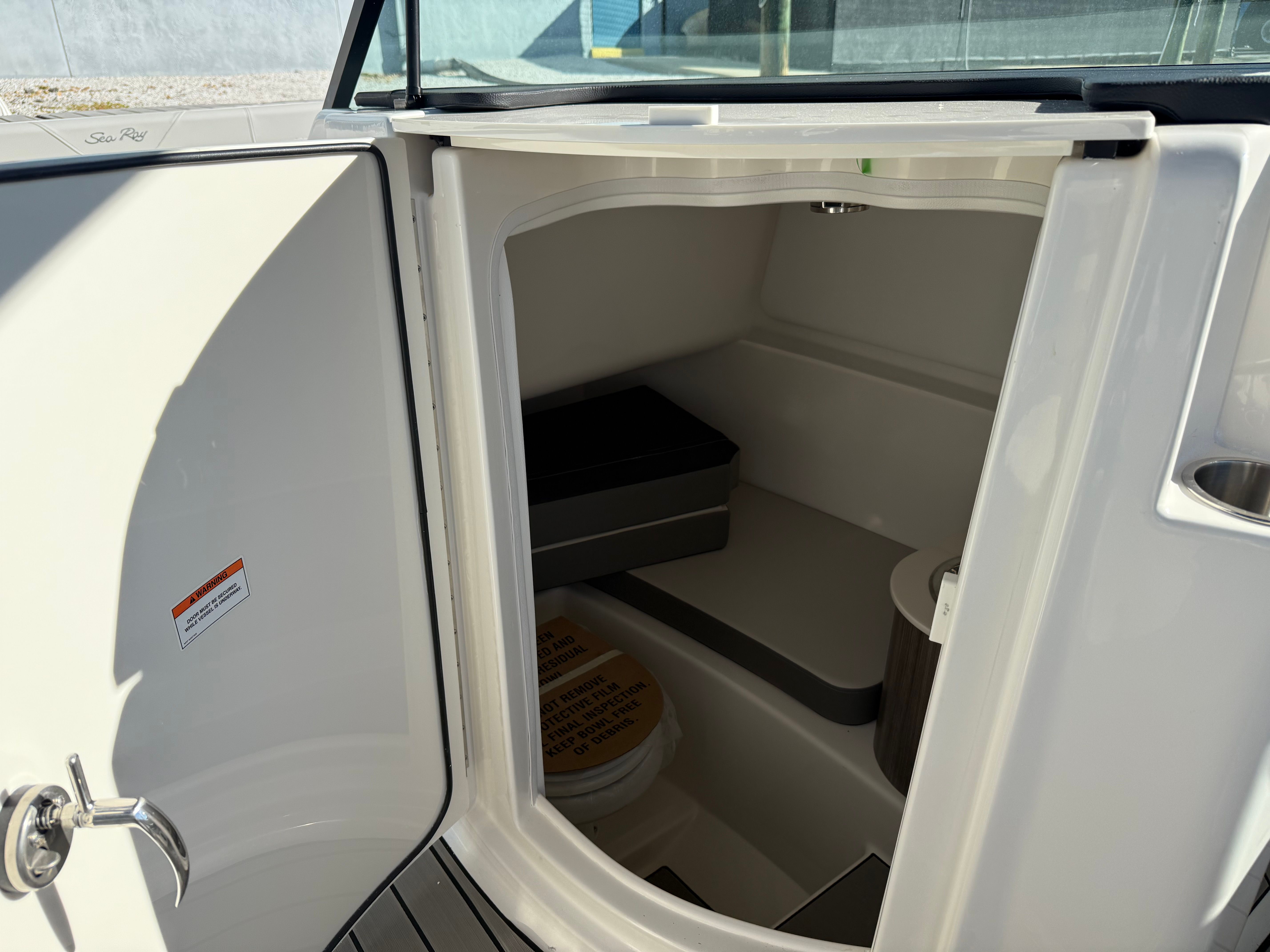 2025 Sea Ray SDX 270 Outboard Image Thumbnail #49