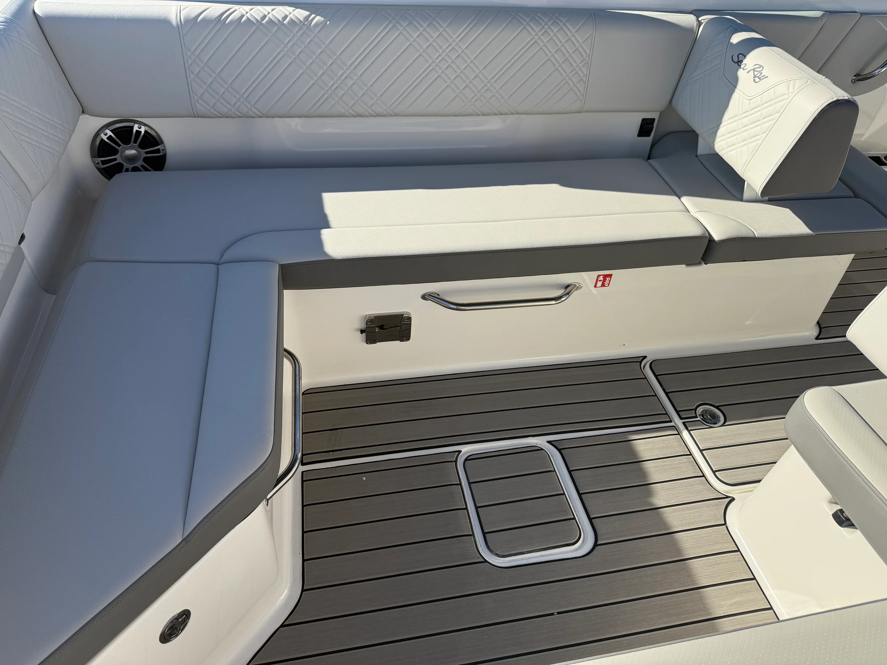 2025 Sea Ray SDX 270 Outboard Image Thumbnail #28