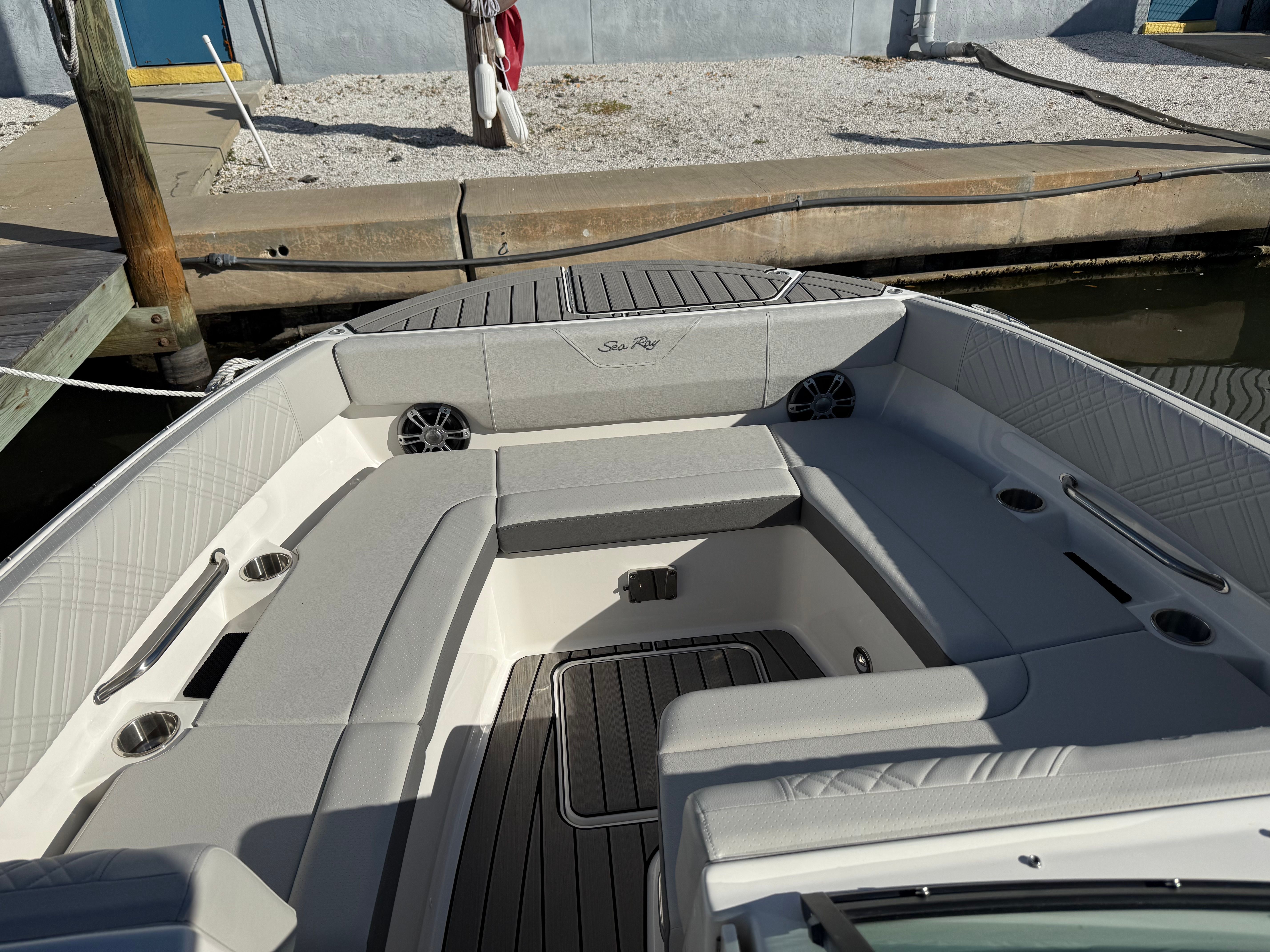 2025 Sea Ray SDX 270 Outboard Image Thumbnail #39