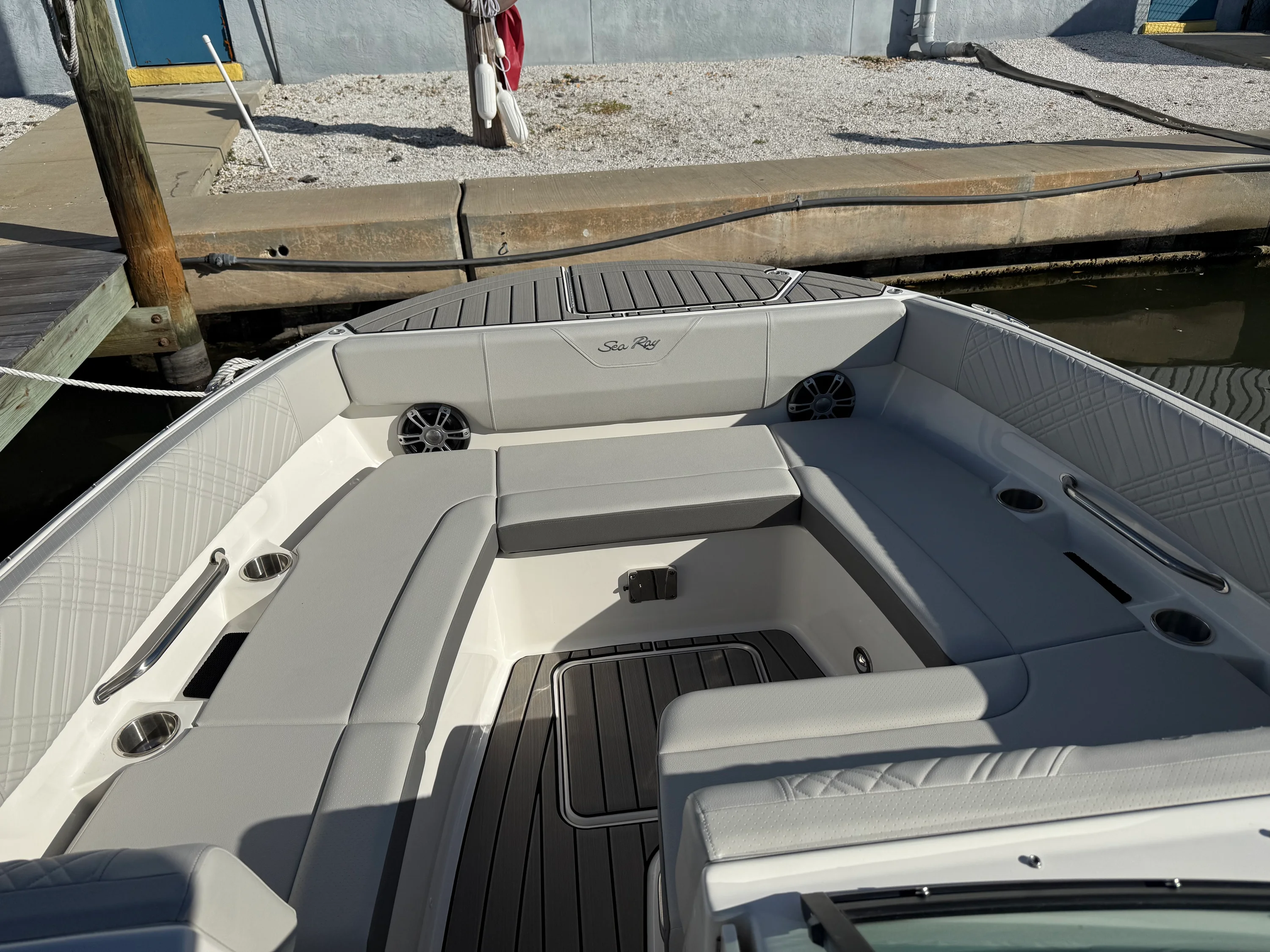 2025 Sea Ray SDX 270 Outboard Image Thumbnail #39