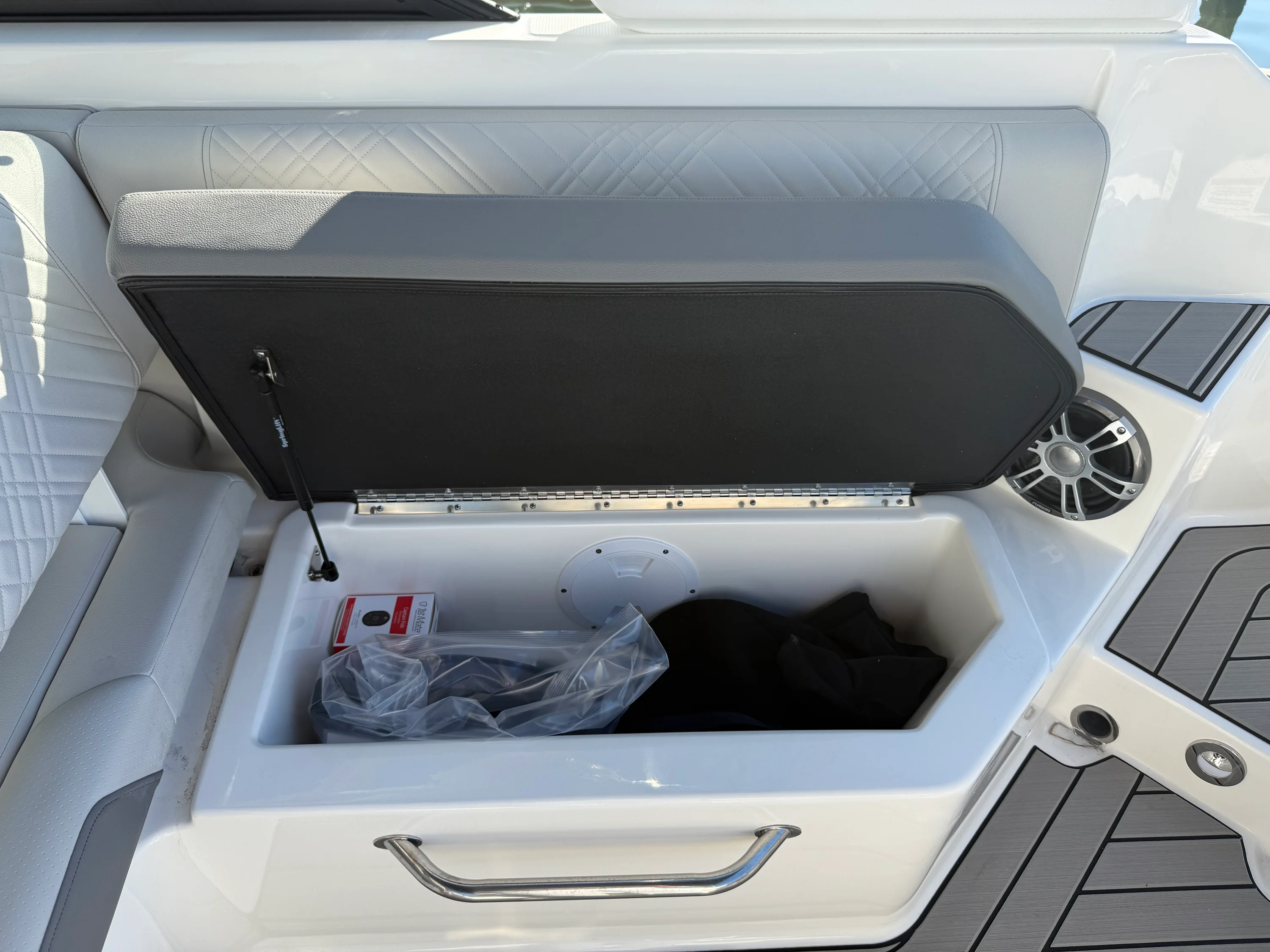 2025 Sea Ray SDX 270 Outboard Image Thumbnail #31