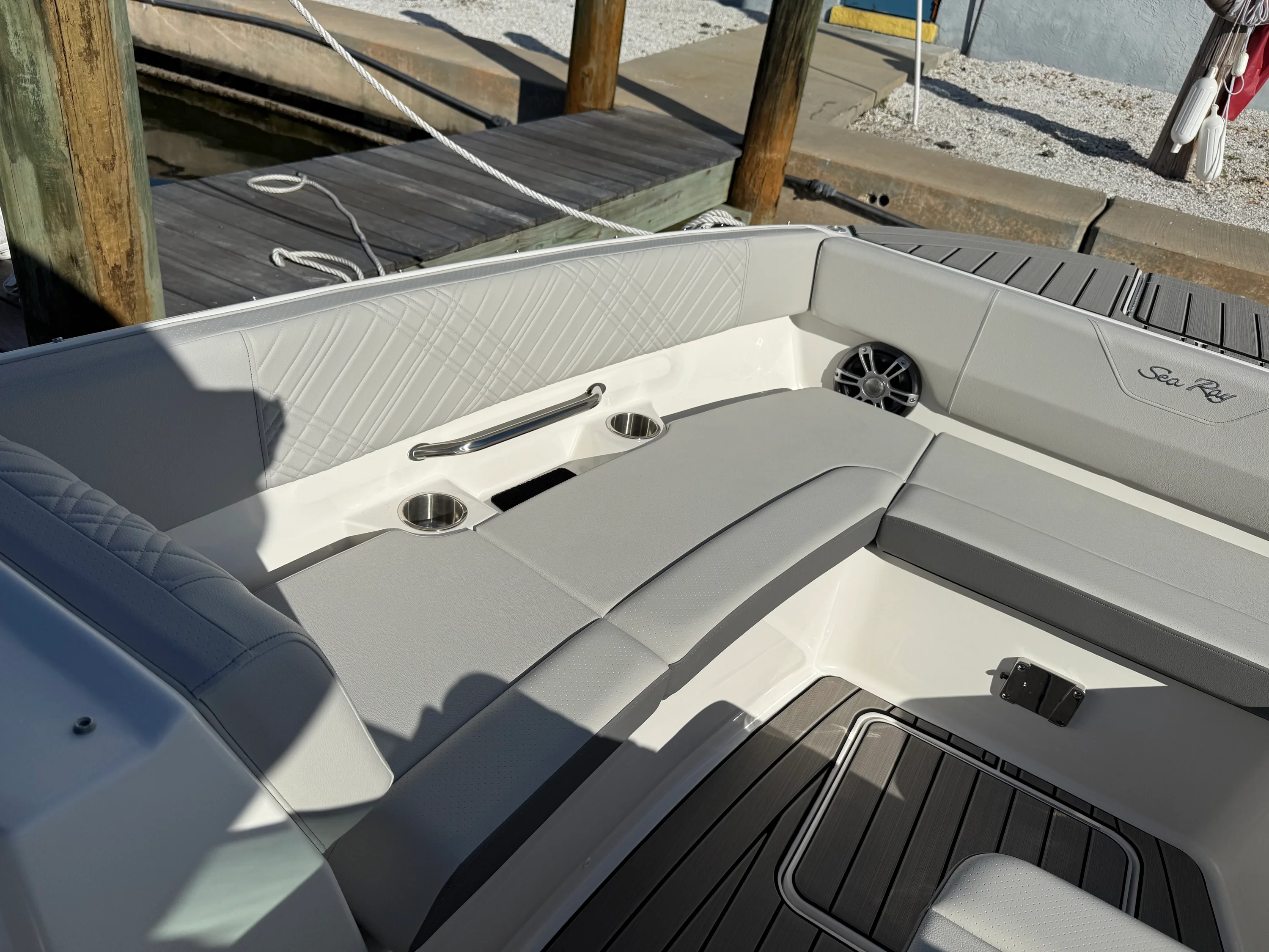 2025 Sea Ray SDX 270 Outboard Image Thumbnail #40