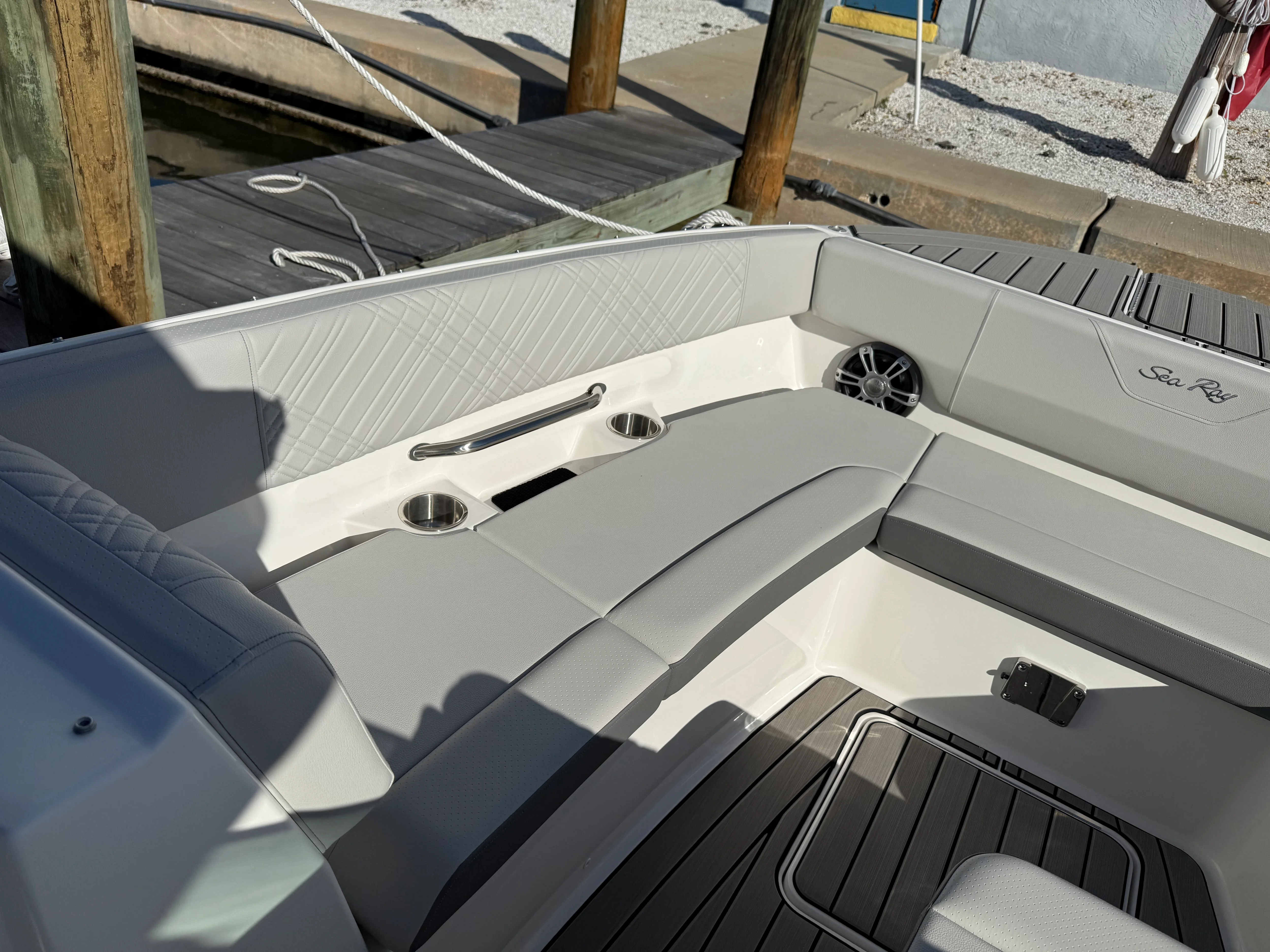 2025 Sea Ray SDX 270 Outboard Image Thumbnail #40