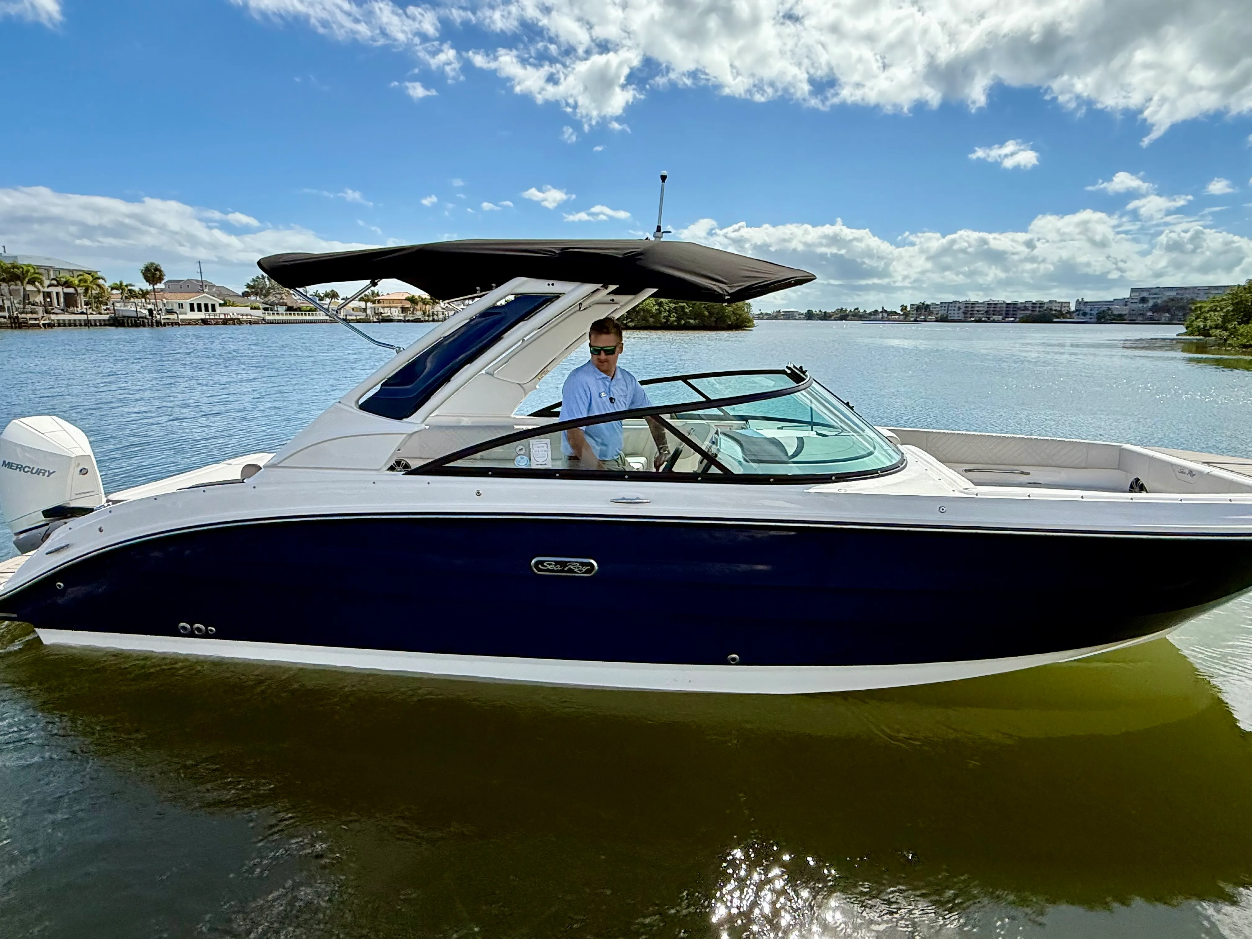 2025 Sea Ray SDX 270 Outboard Image Thumbnail #0