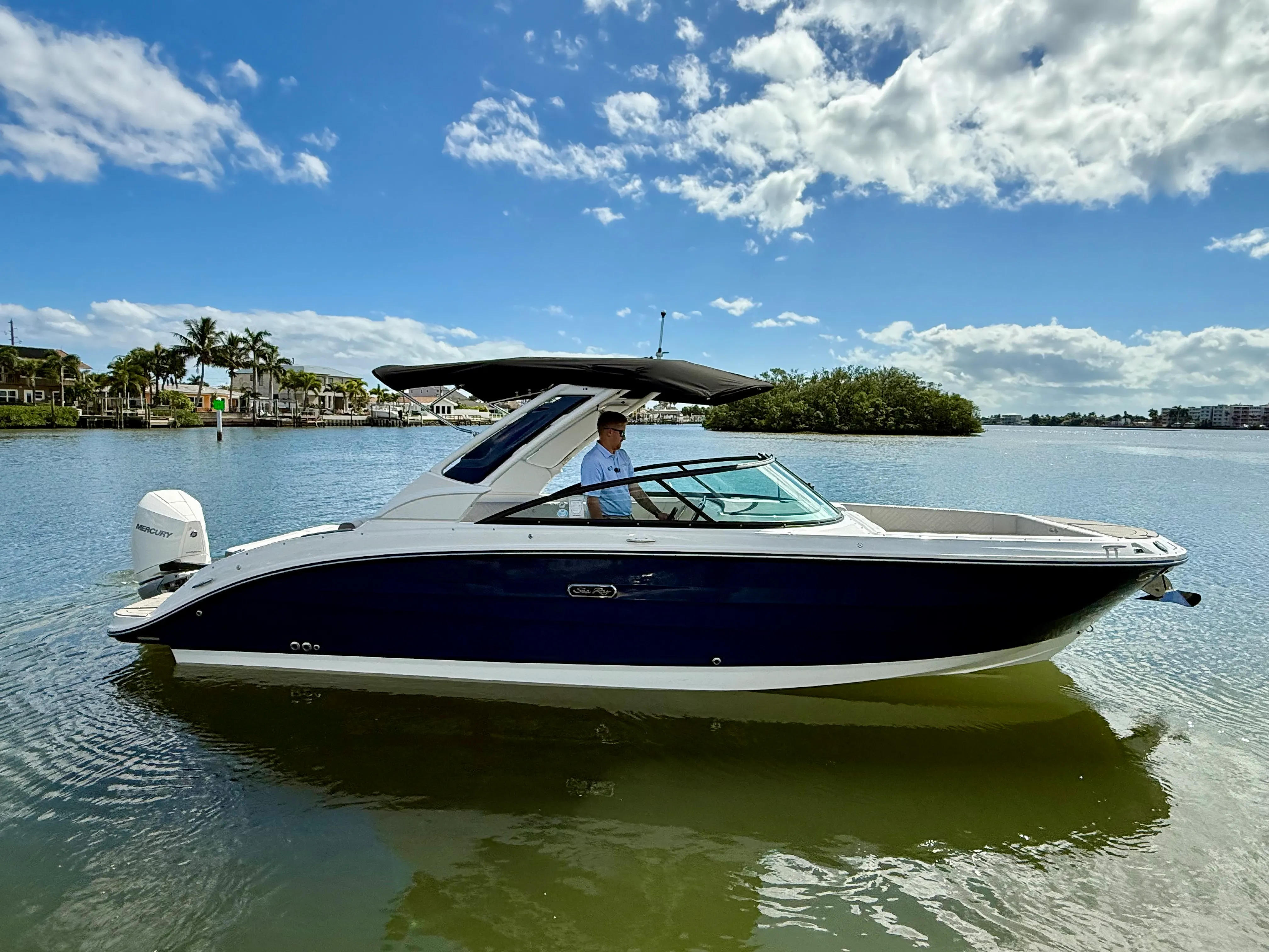 2025 Sea Ray SDX 270 Outboard Image Thumbnail #5