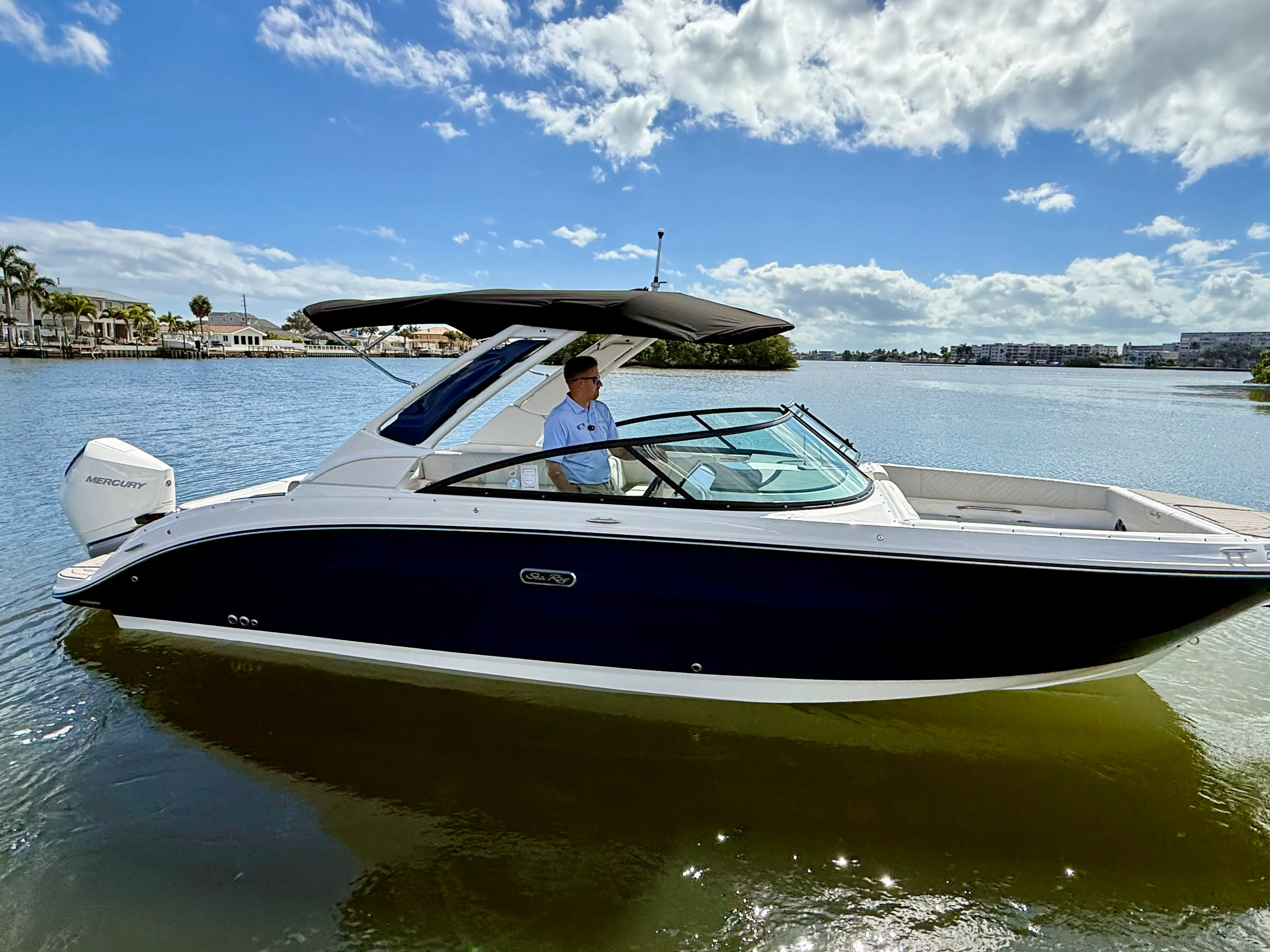 2025 Sea Ray SDX 270 Outboard Image Thumbnail #1