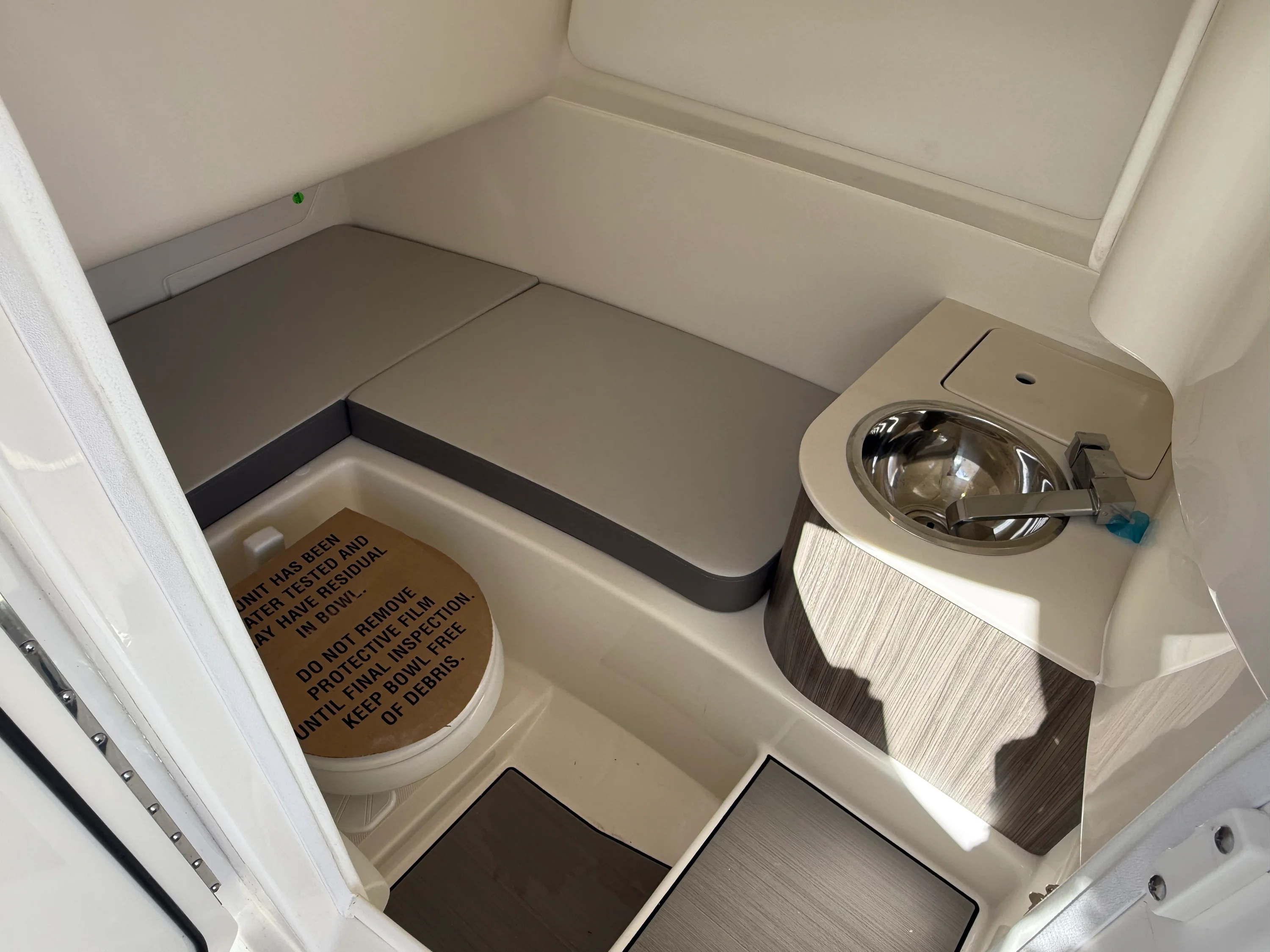 2025 Sea Ray SDX 270 Outboard Image Thumbnail #52