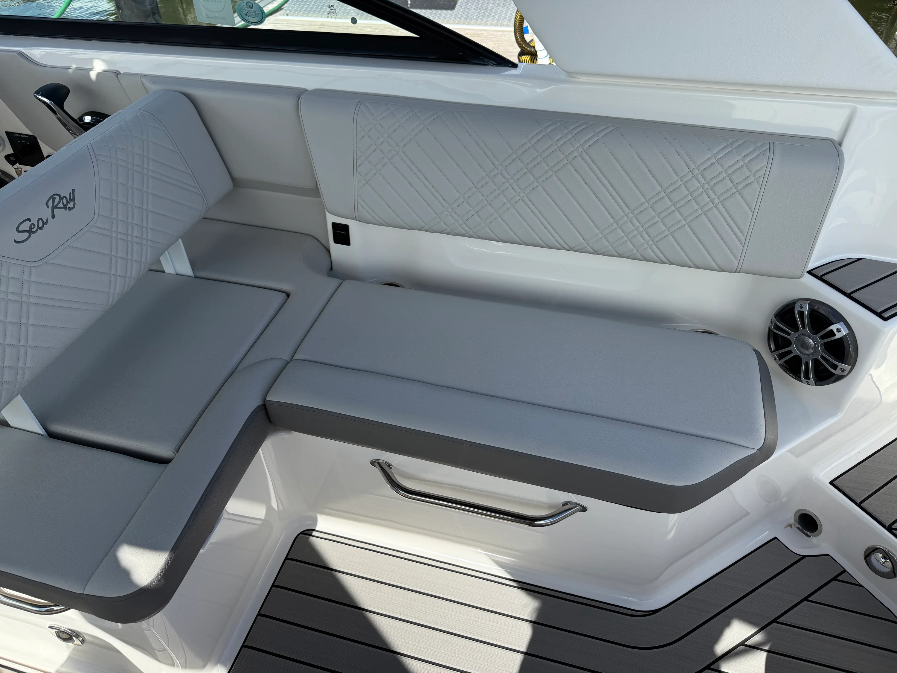 2025 Sea Ray SDX 270 Outboard Image Thumbnail #36