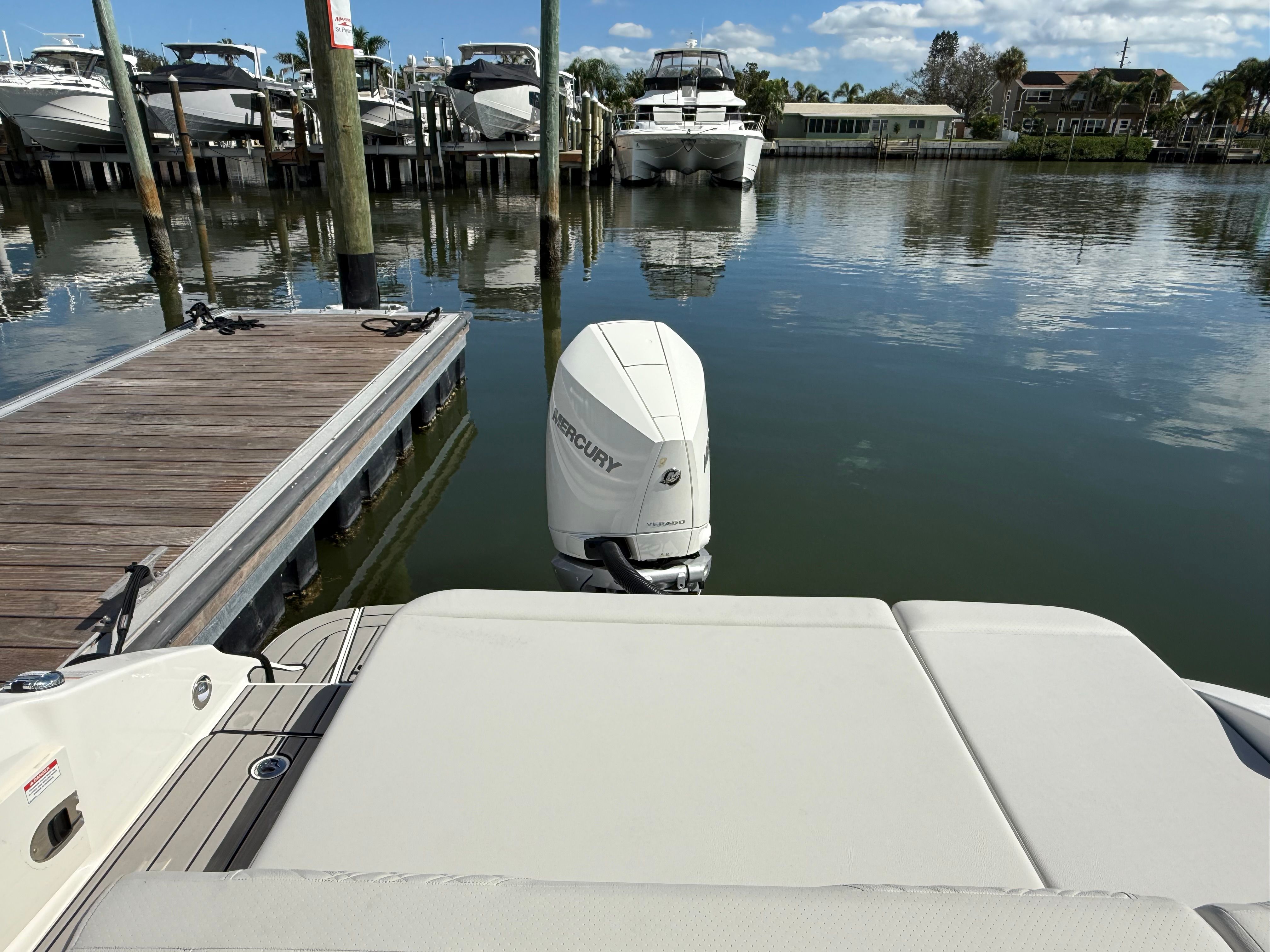 2025 Sea Ray SDX 270 Outboard Image Thumbnail #31