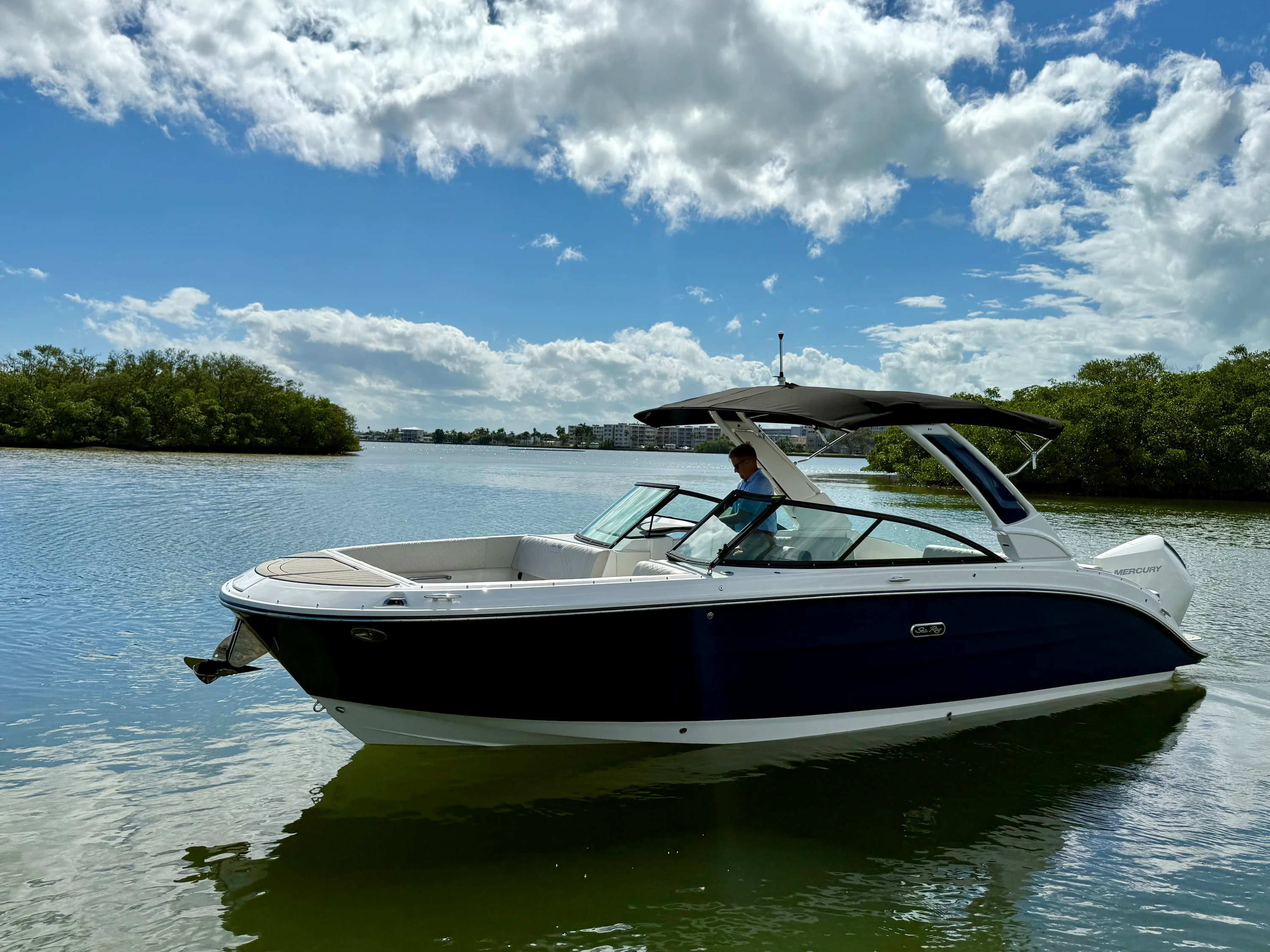 2025 Sea Ray SDX 270 Outboard Image Thumbnail #23