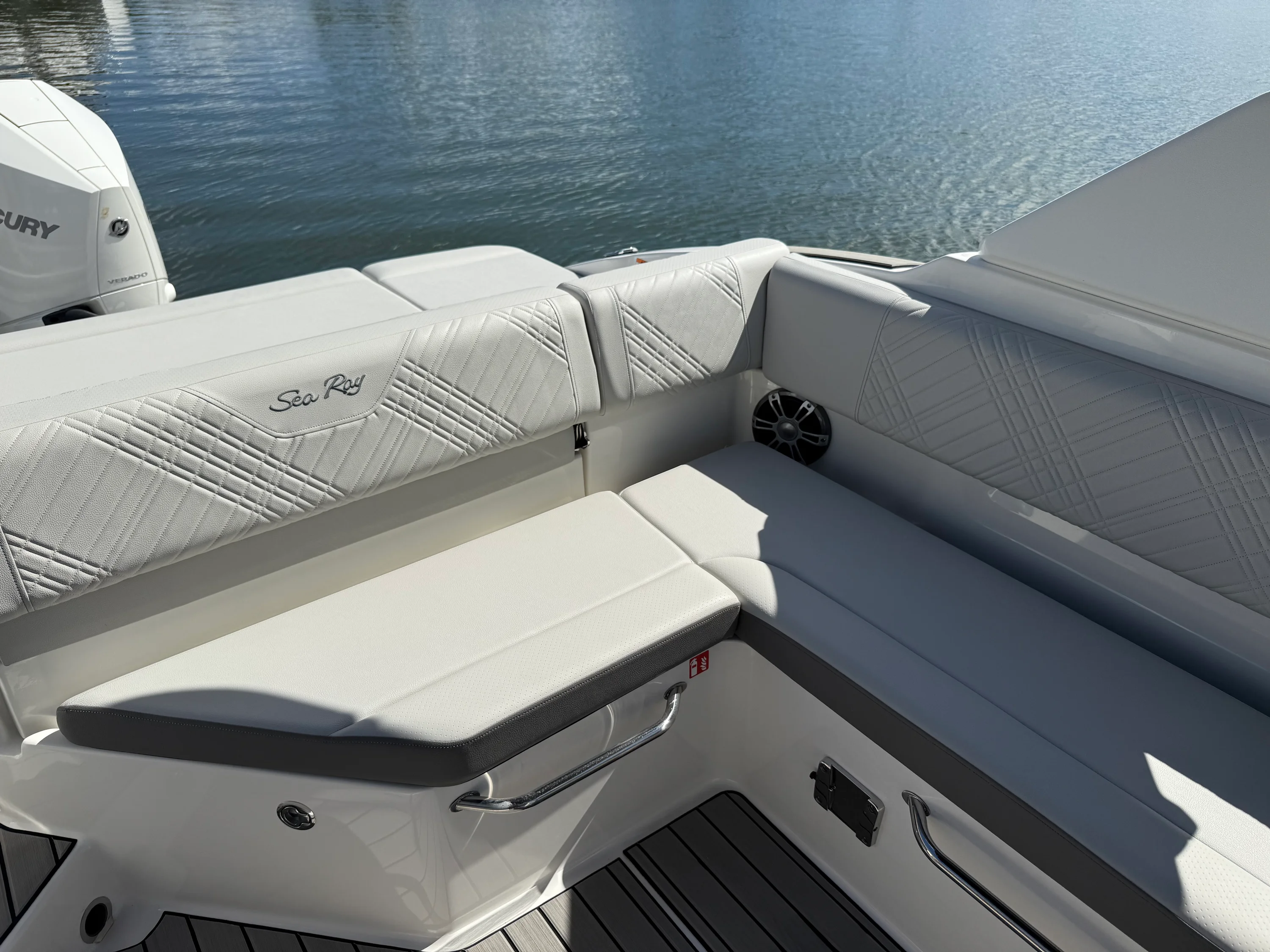 2025 Sea Ray SDX 270 Outboard Image Thumbnail #34