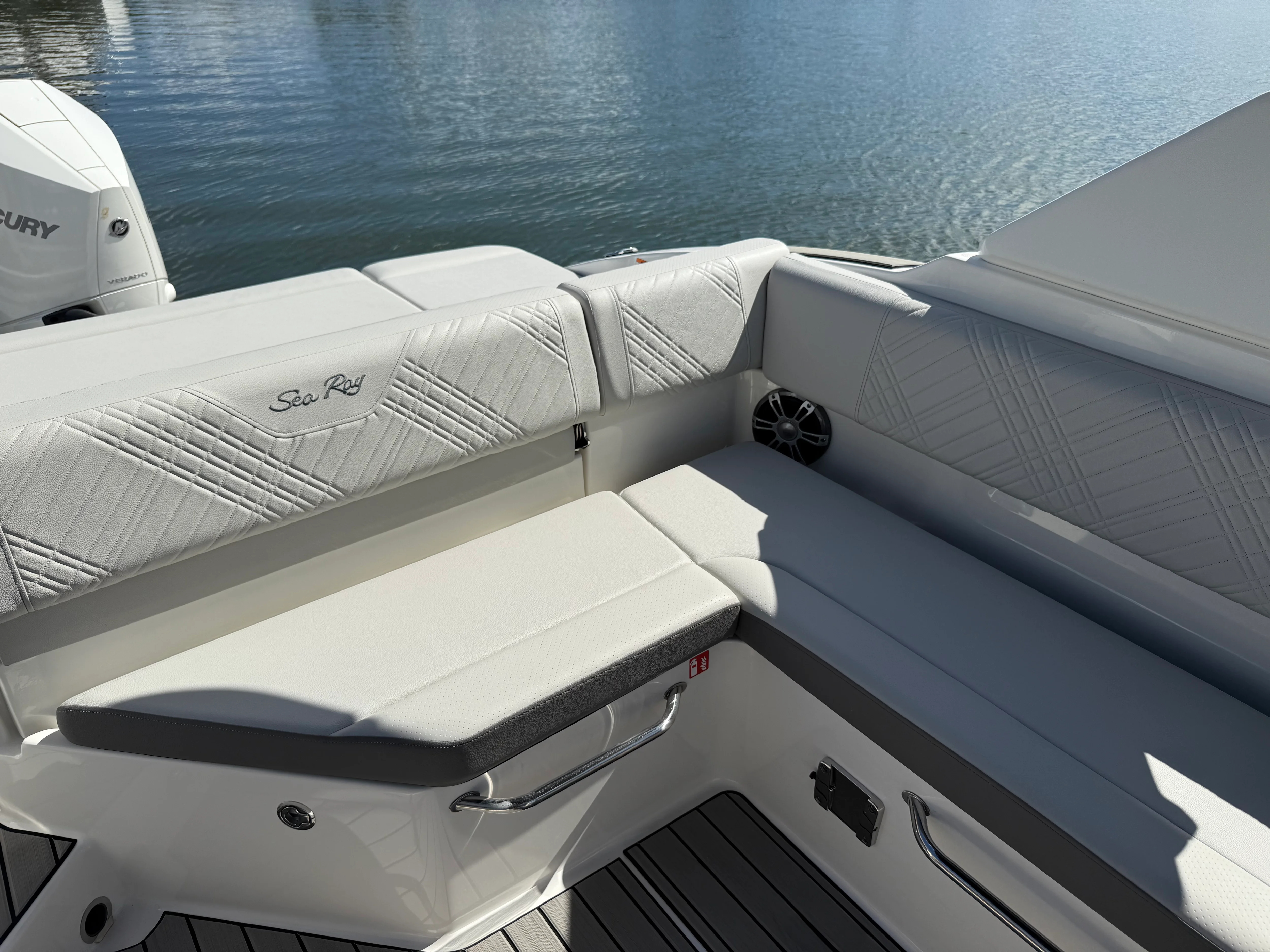 2025 Sea Ray SDX 270 Outboard Image Thumbnail #34