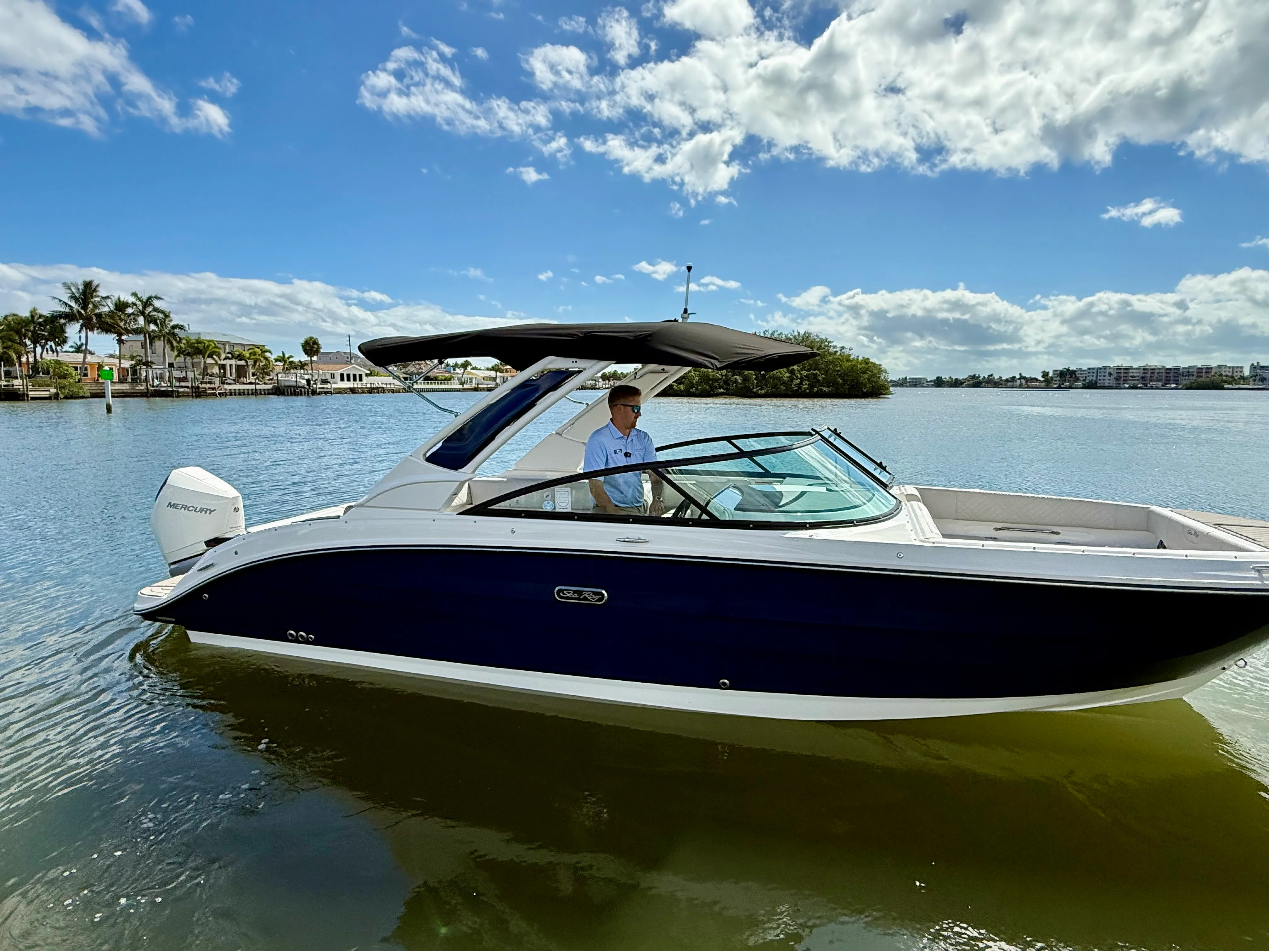 2025 Sea Ray SDX 270 Outboard Image Thumbnail #2